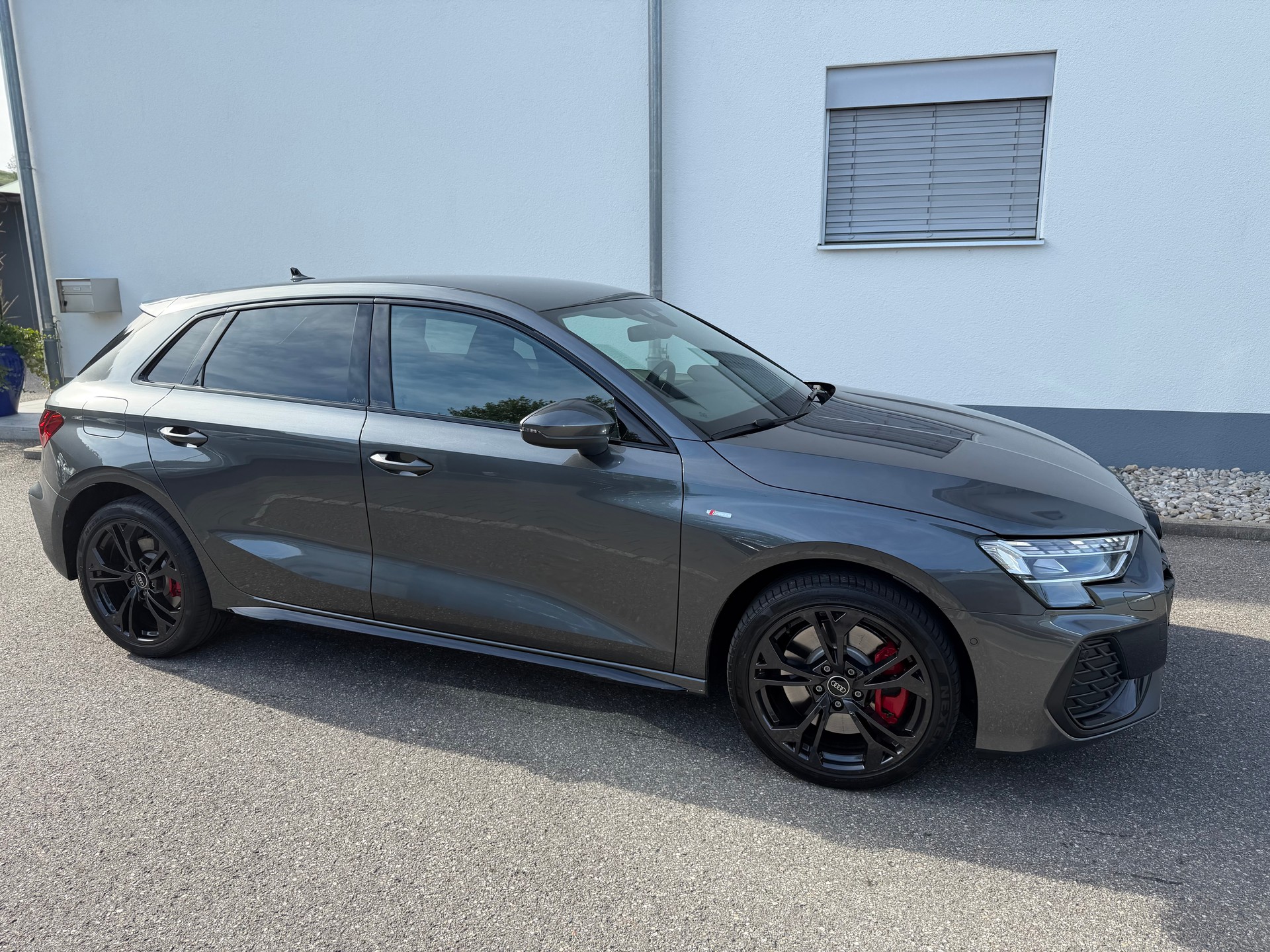 AUDI A3 Sportback 45 TFSI e S line Attraction S-tronic-showroom-element-3