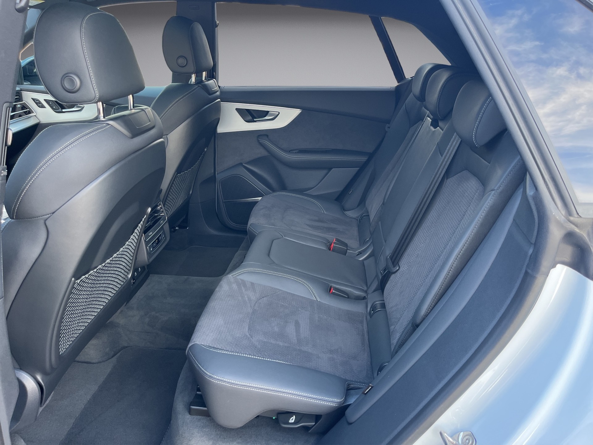 AUDI Q8 SUV TFSI e quattro 290 kW tiptronic*Standklima/Heizung, Allradlenkung, Panodach, B&O, Nachtsicht, (5-Jahre Garantie)-image-11