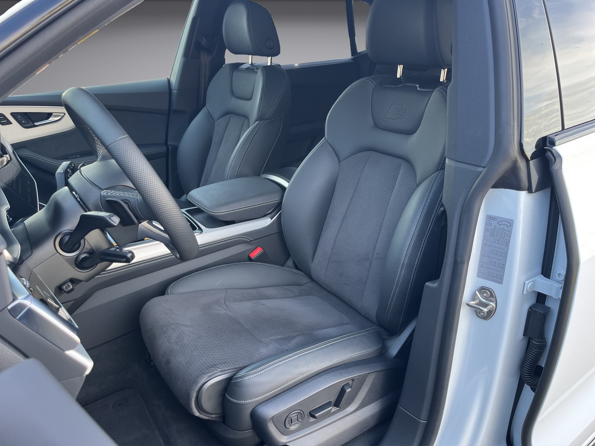 AUDI Q8 SUV TFSI e quattro 290 kW tiptronic*Standklima/Heizung, Allradlenkung, Panodach, B&O, Nachtsicht, (5-Jahre Garantie)-image-10