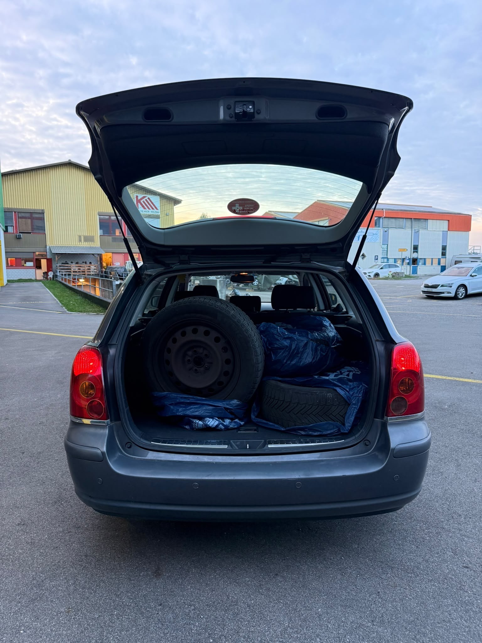 TOYOTA Avensis 2.4 D4 VVT-i Linea Sol Sportswagon T-Step5-image-14