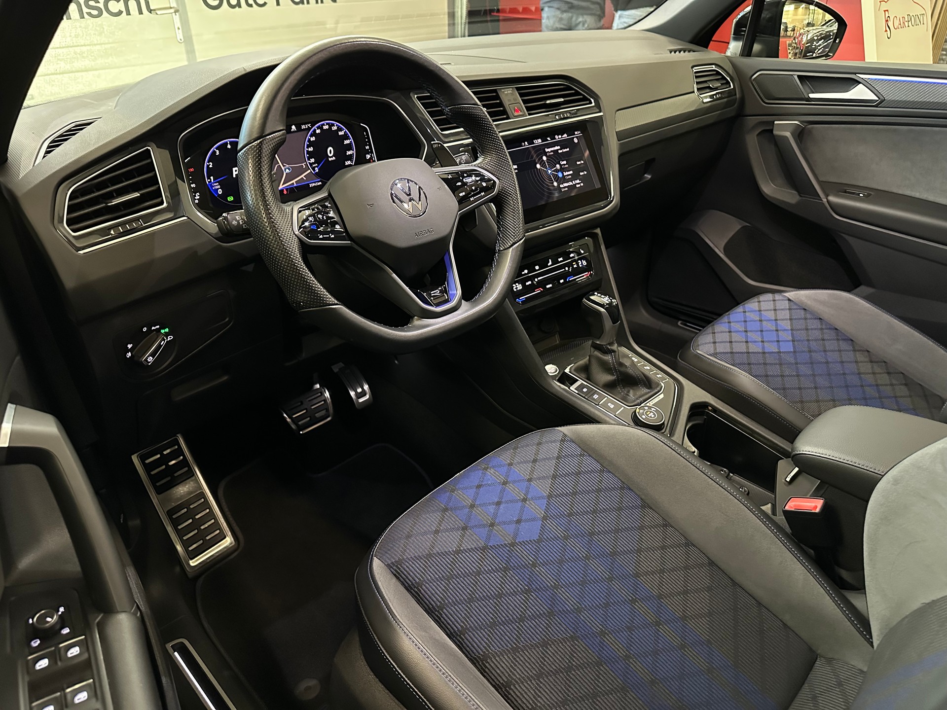 VW Tiguan 2.0TSI R 4Motion DSG-image-8