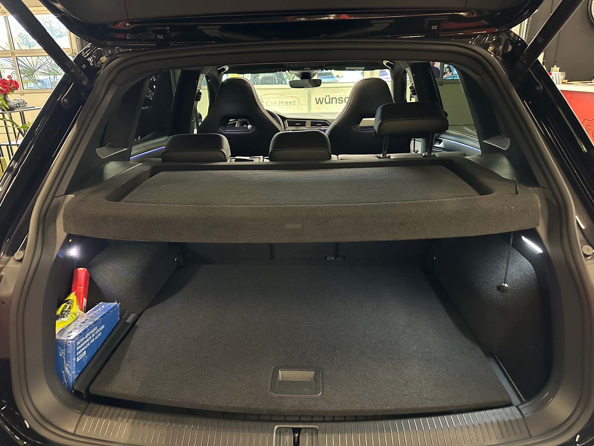 VW Tiguan 2.0TSI R 4Motion DSG-image-13