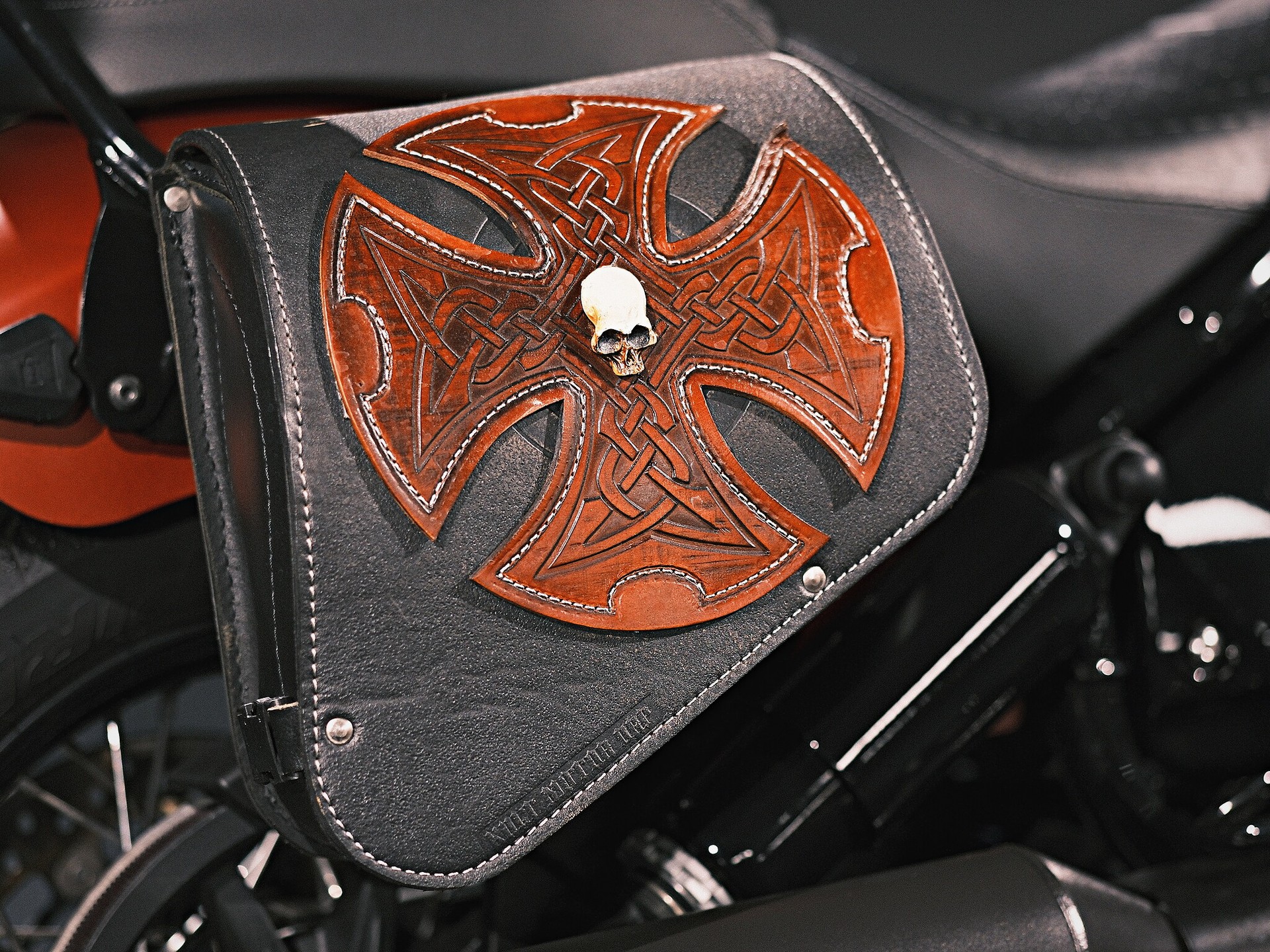 INDIAN Chief Bobber Dark Horse-image-9