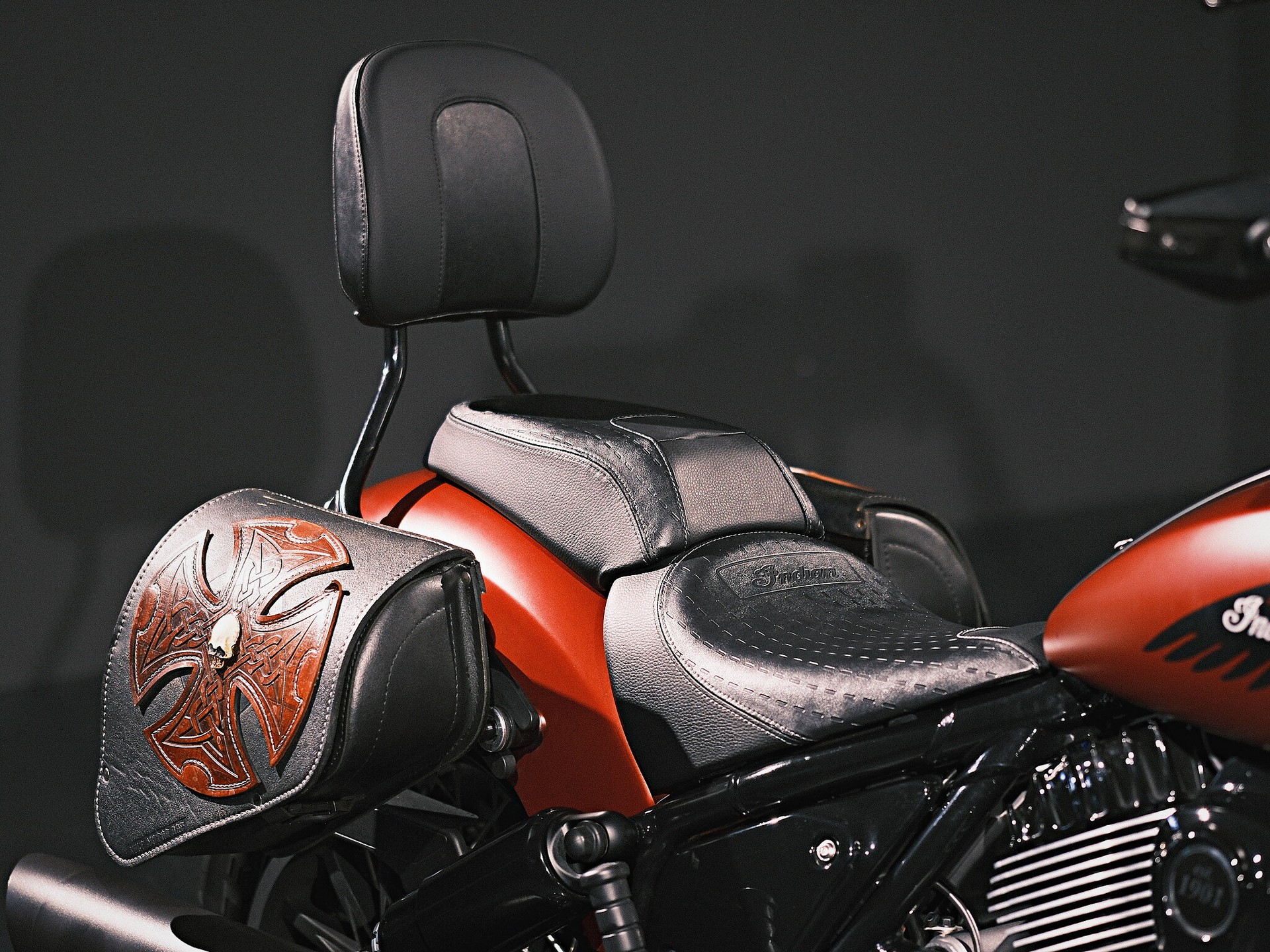 INDIAN Chief Bobber Dark Horse-image-13