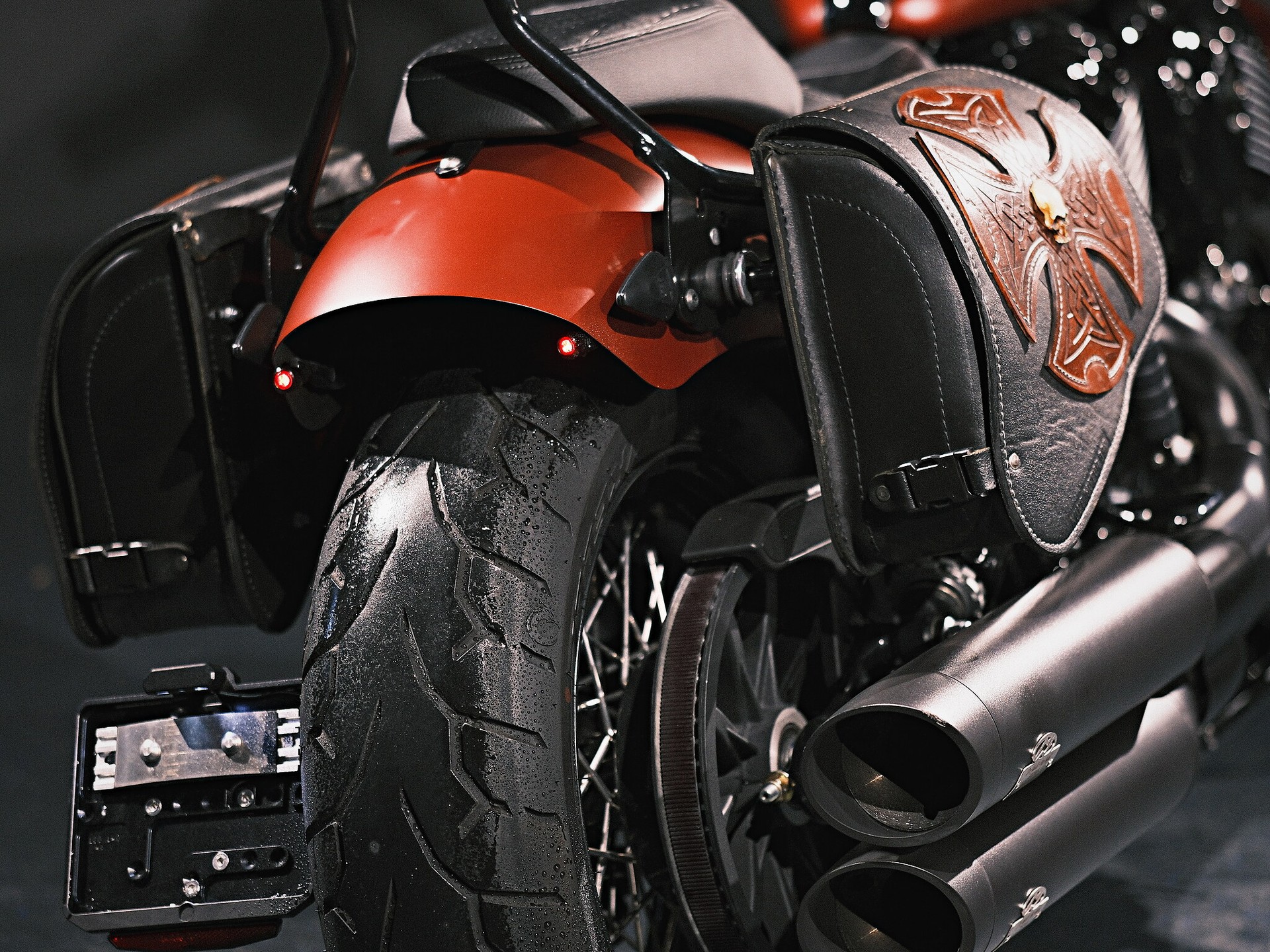 INDIAN Chief Bobber Dark Horse-image-12