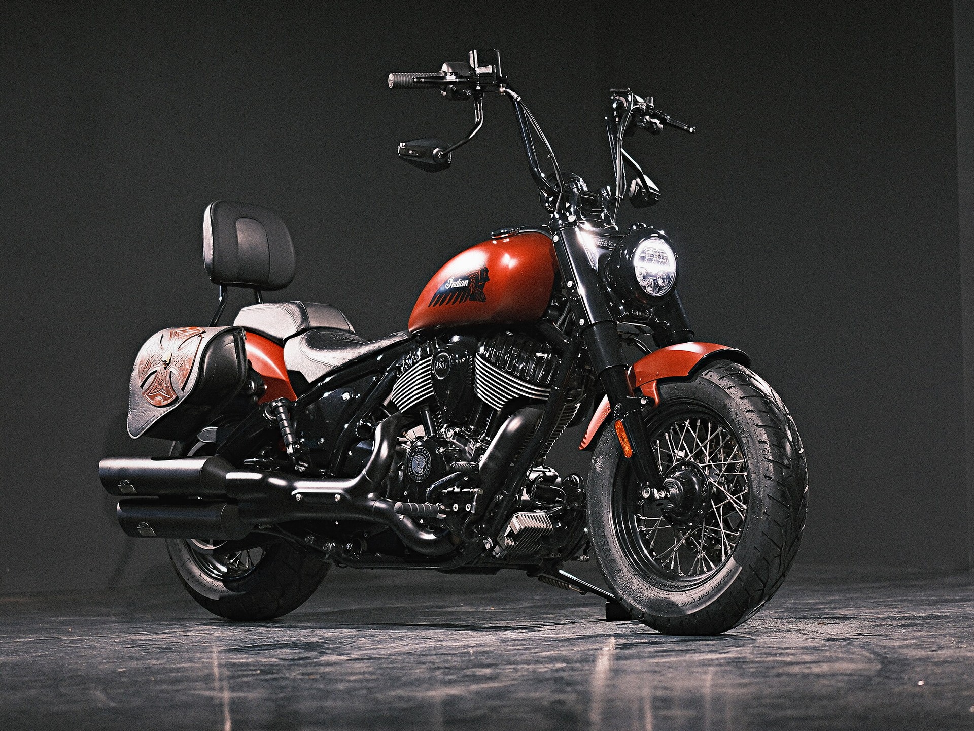 INDIAN Chief Bobber Dark Horse
