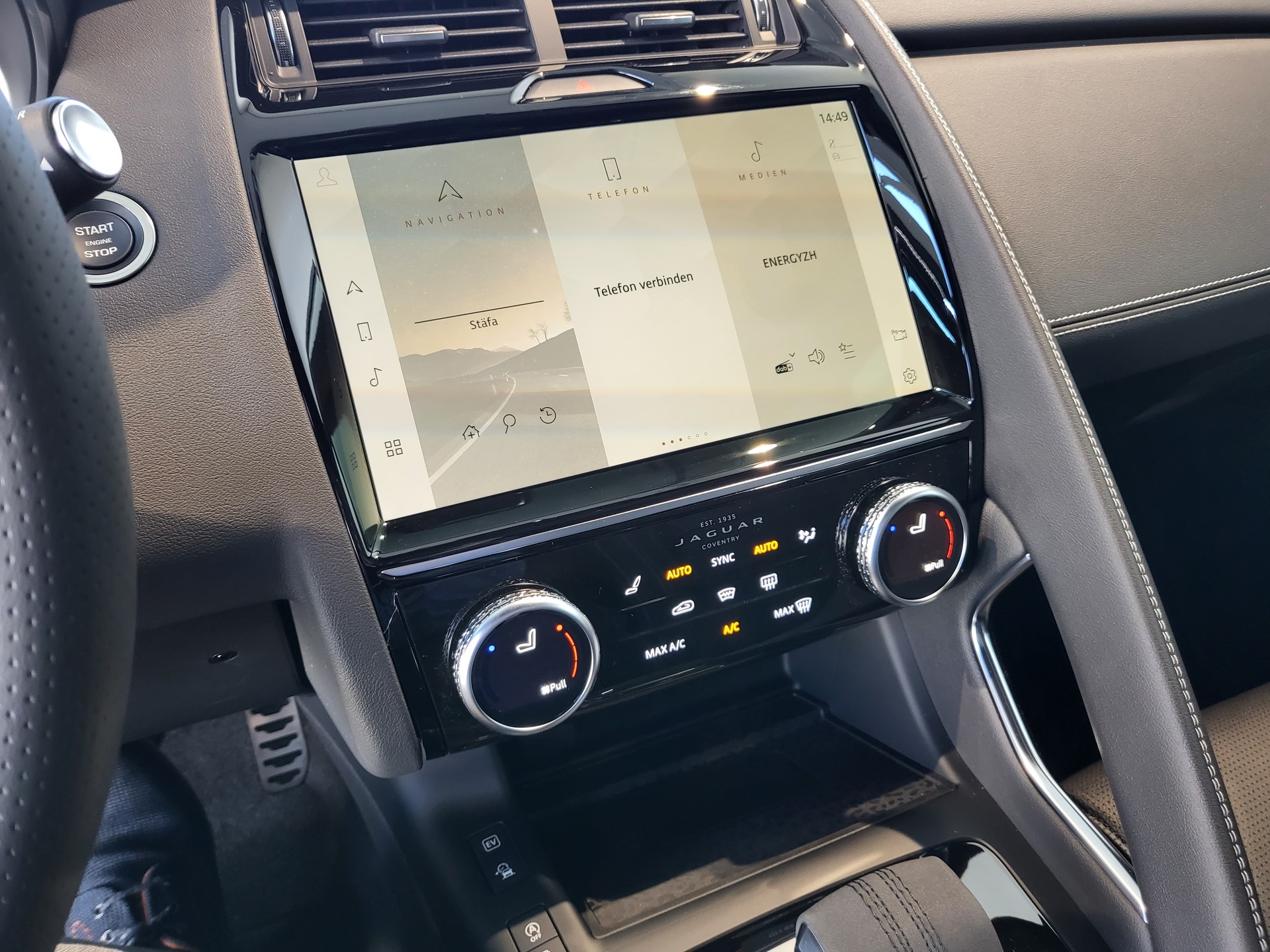 JAGUAR E-Pace 1.5 P300e R-Dynamic AWD SE-image-9