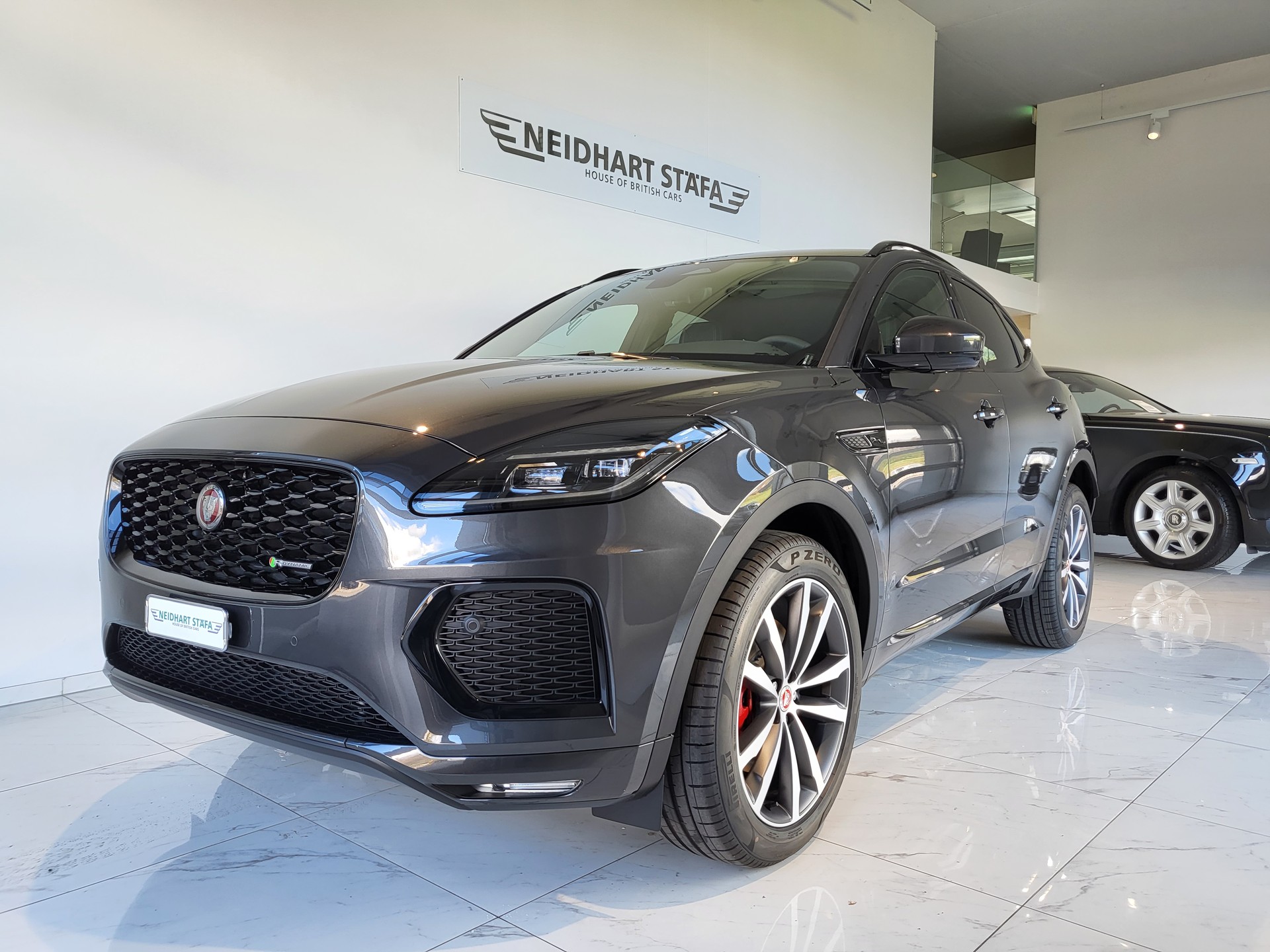 JAGUAR E-Pace 1.5 P300e R-Dynamic AWD SE-showroom-element-1