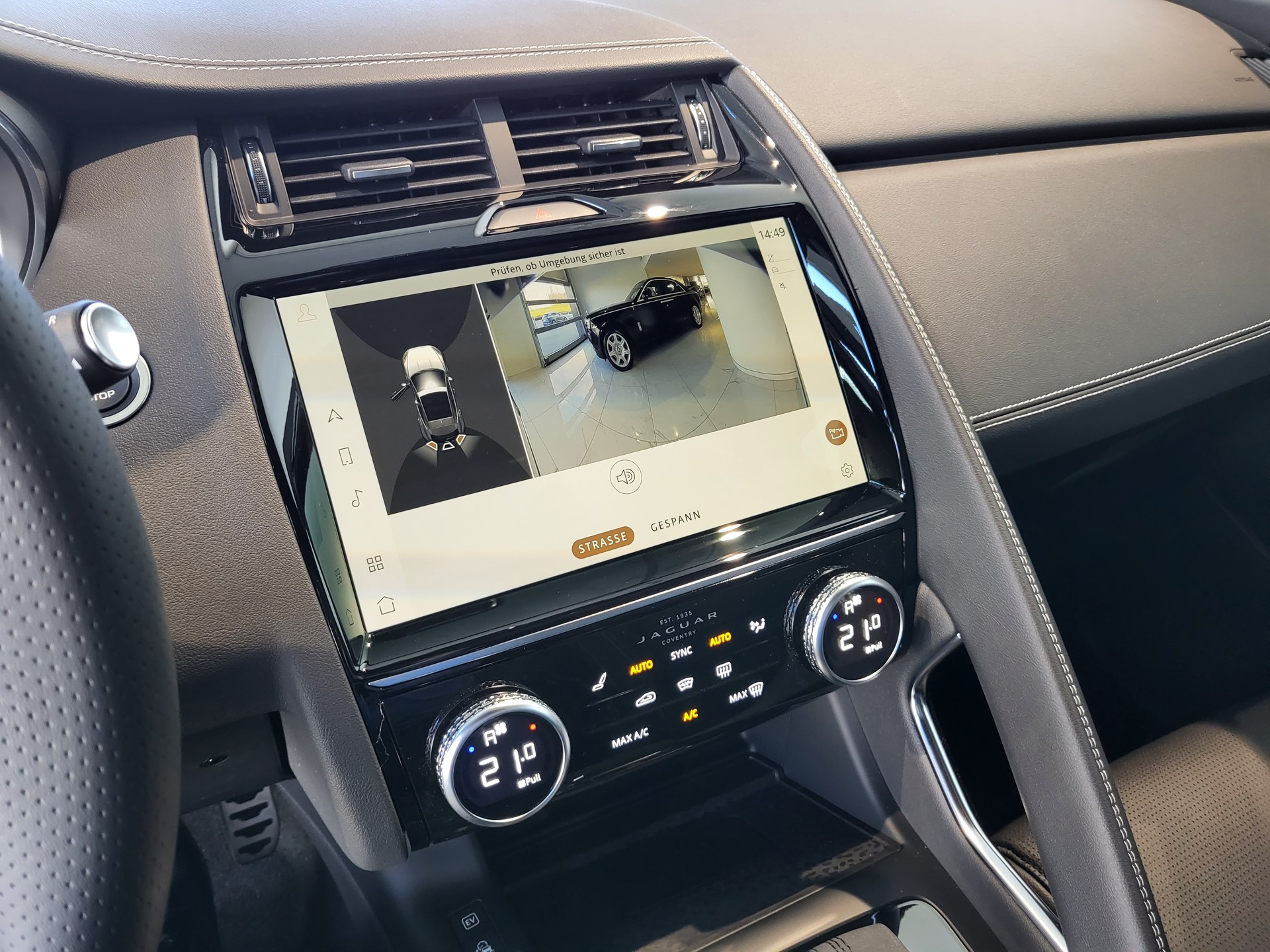 JAGUAR E-Pace 1.5 P300e R-Dynamic AWD SE-image-8