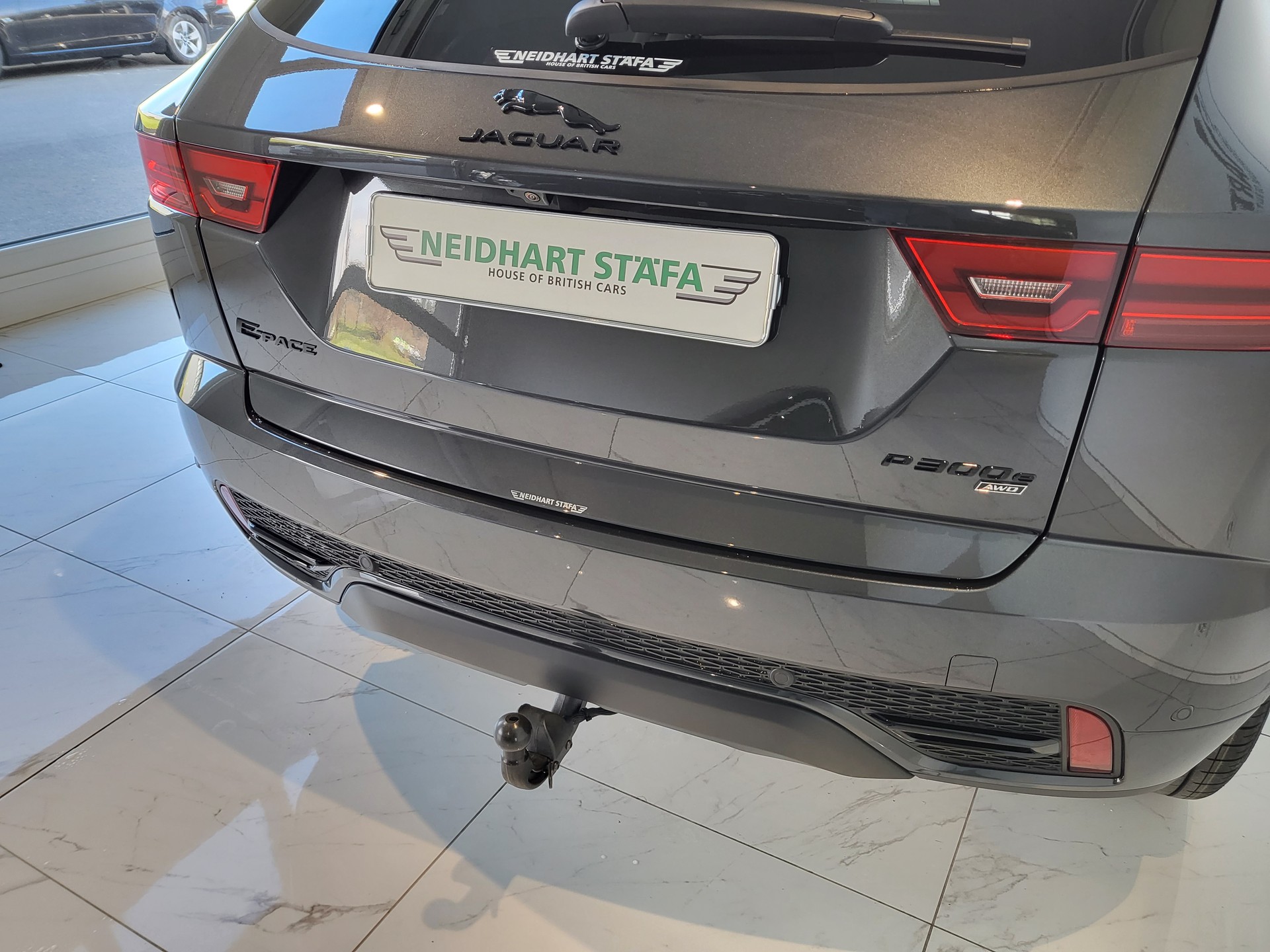 JAGUAR E-Pace 1.5 P300e R-Dynamic AWD SE-showroom-element-3
