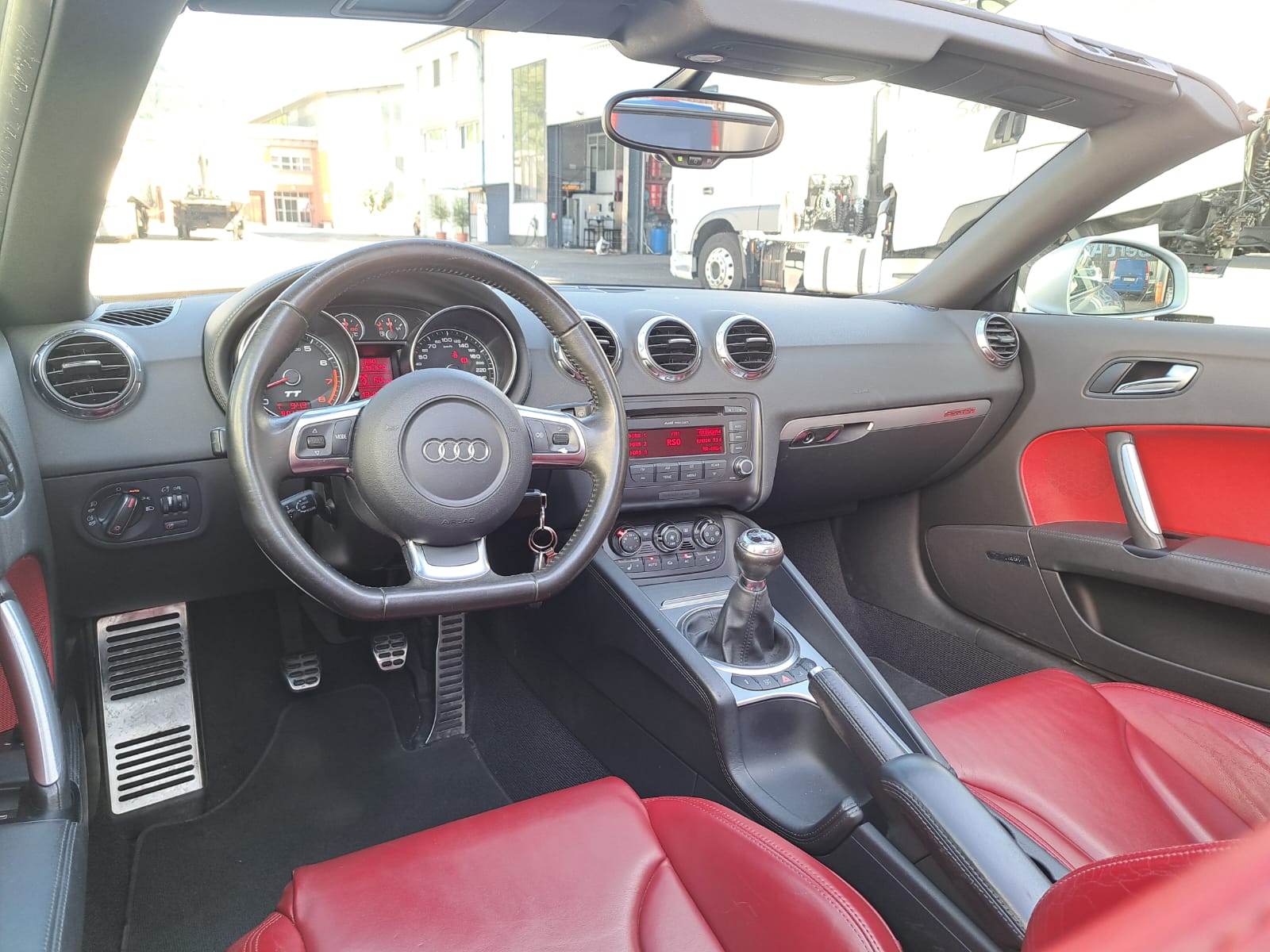 AUDI TT Roadster 3.2 quattro-image-5