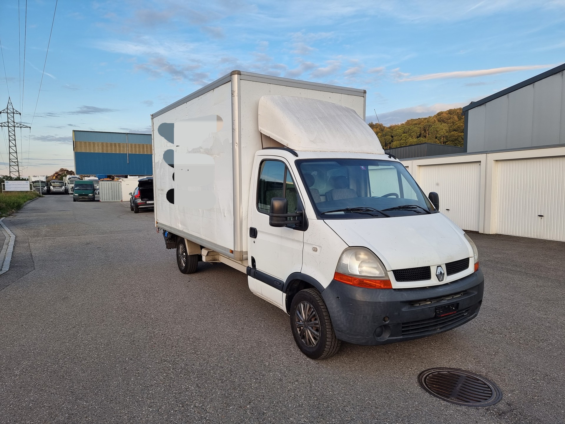 RENAULT Master T35 2.5dCi L3H1-image-1