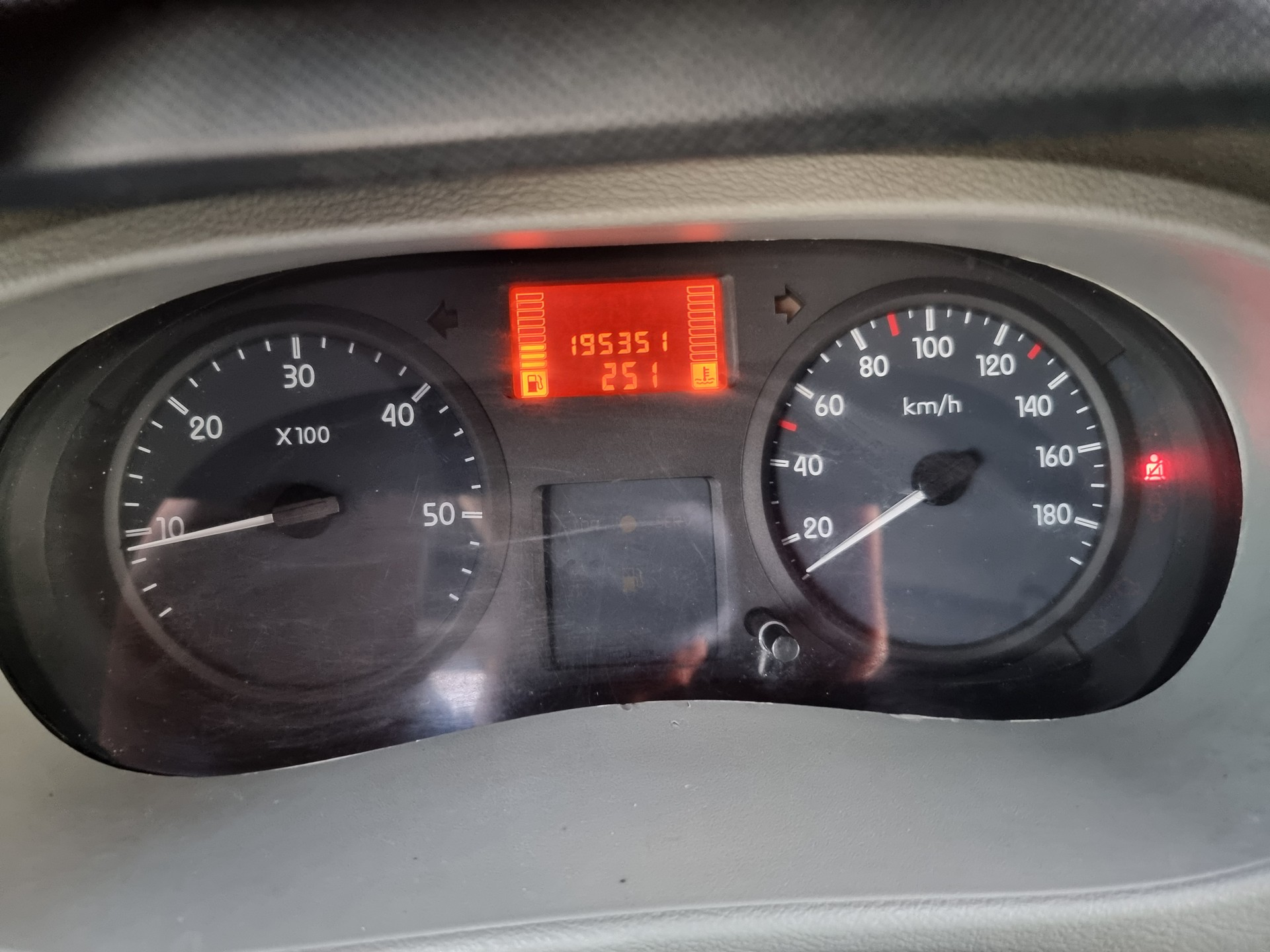 RENAULT Master T35 2.5dCi L3H1-image-9