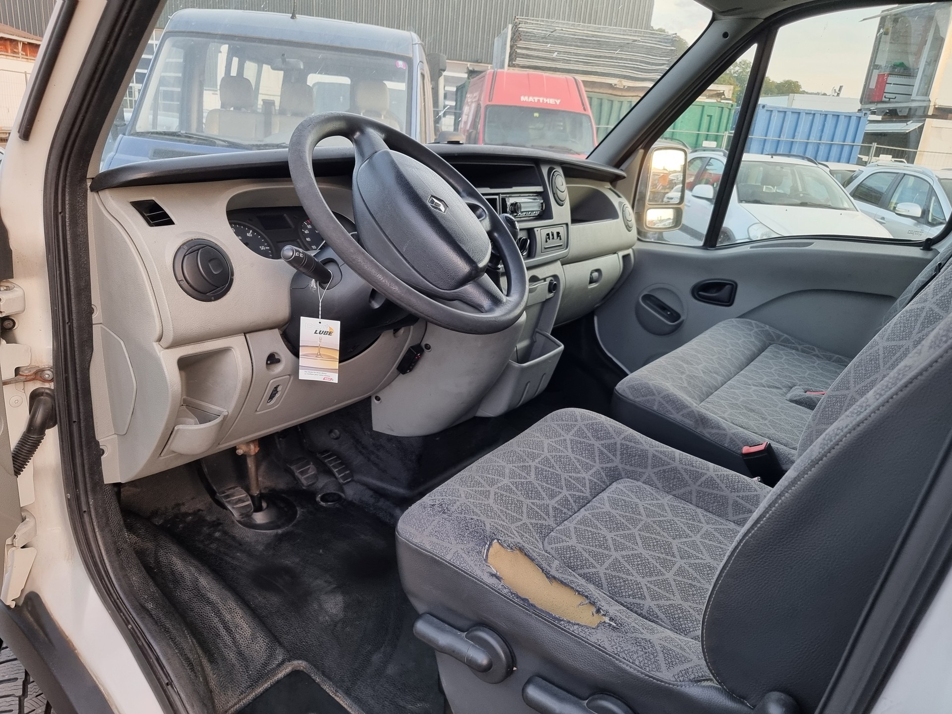 RENAULT Master T35 2.5dCi L3H1-image-10