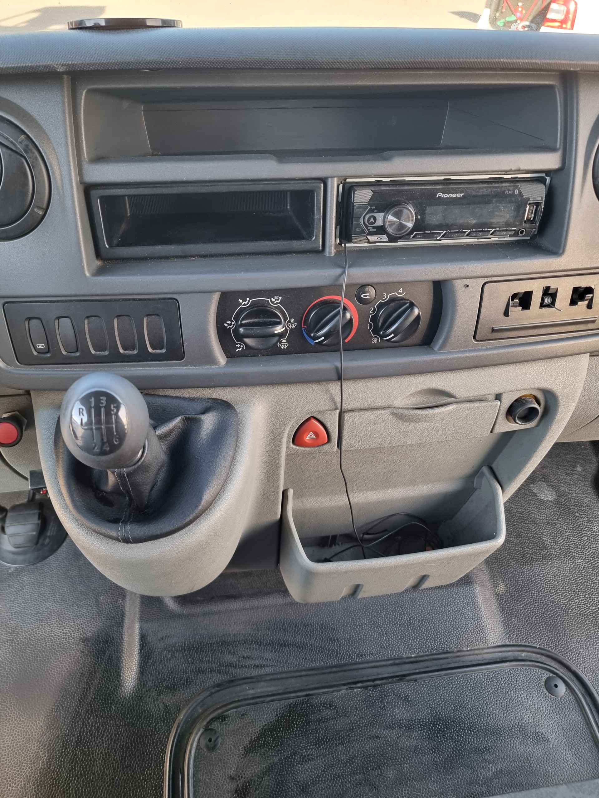 RENAULT Master T35 2.5dCi L3H1-image-13
