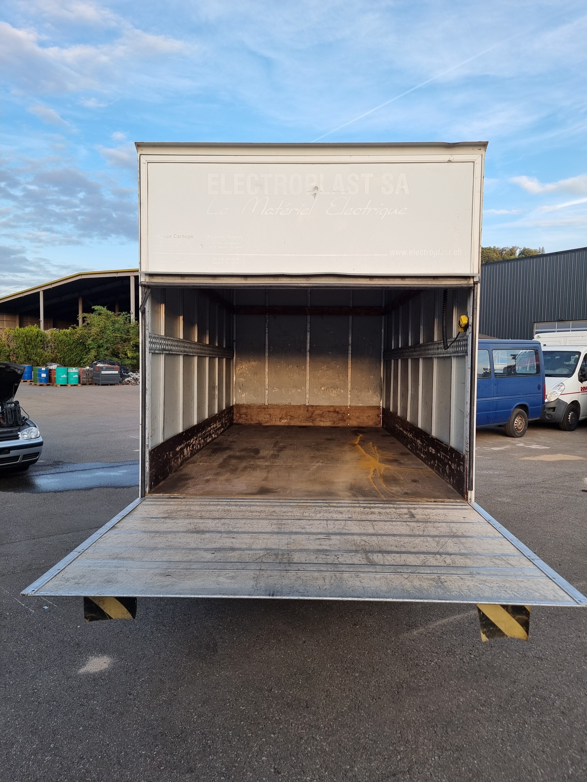 RENAULT Master T35 2.5dCi L3H1-image-8
