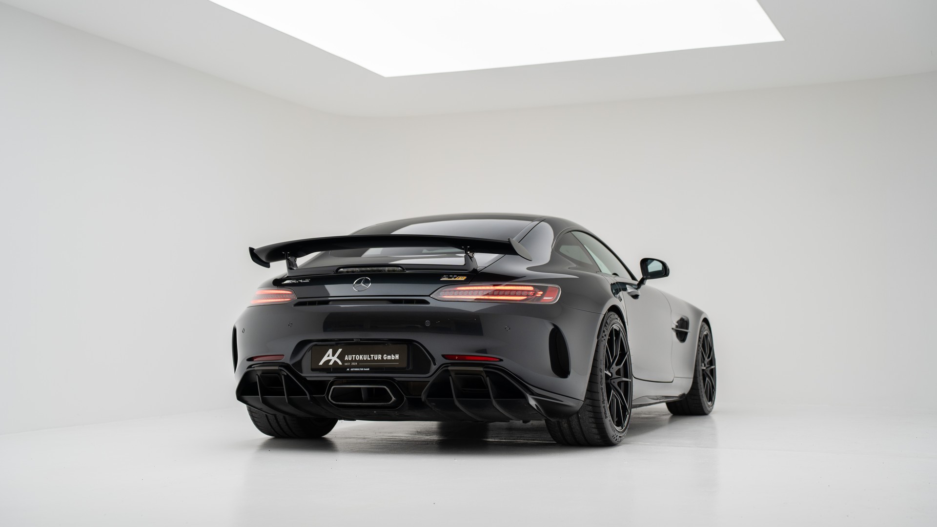 MERCEDES-BENZ AMG GT R Speedshift DCT-image-7