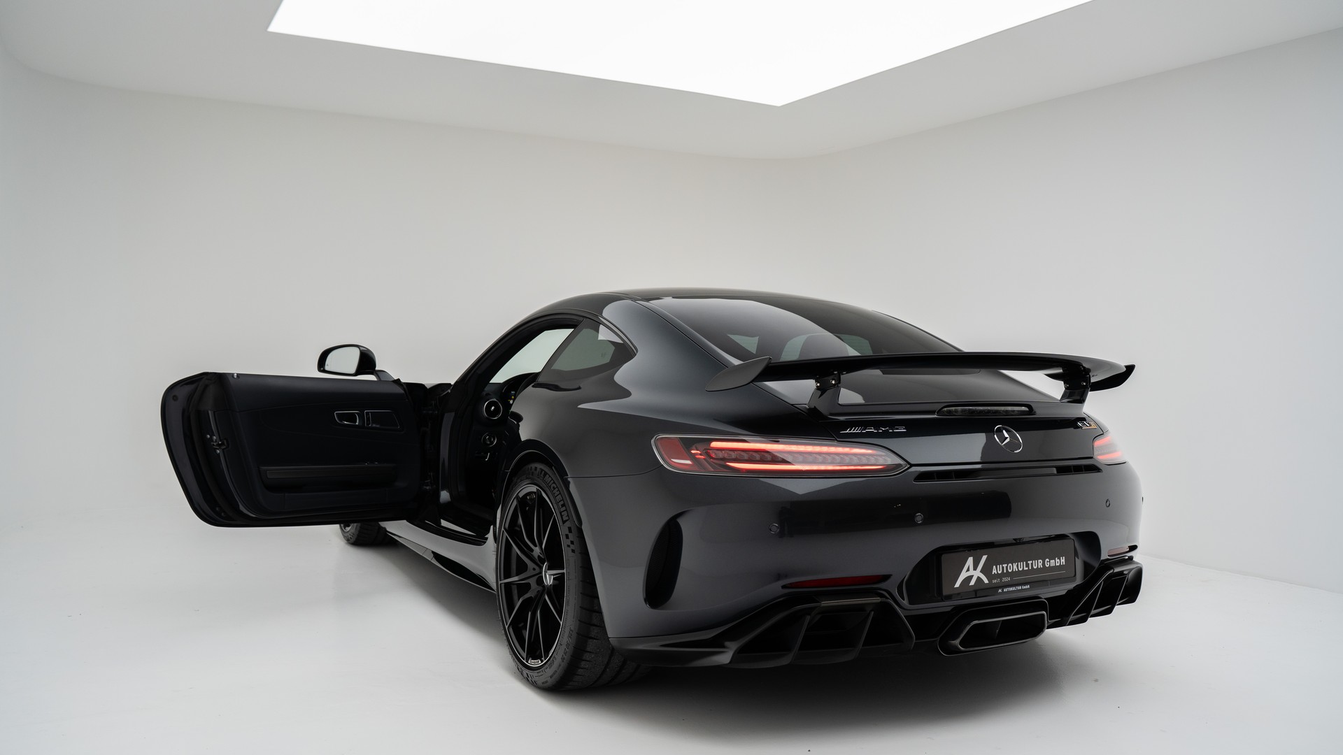 MERCEDES-BENZ AMG GT R Speedshift DCT-image-10