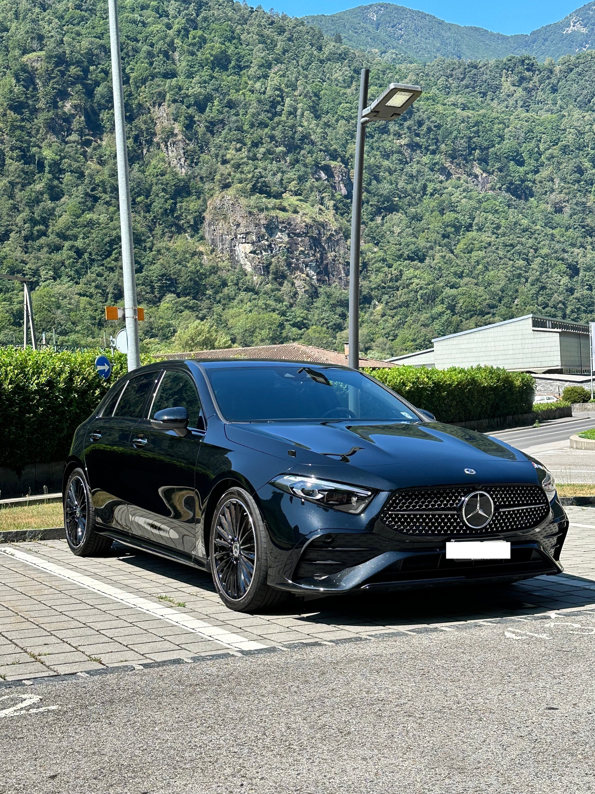 MERCEDES-BENZ A 220 4Matic 8G-DCT-image-2