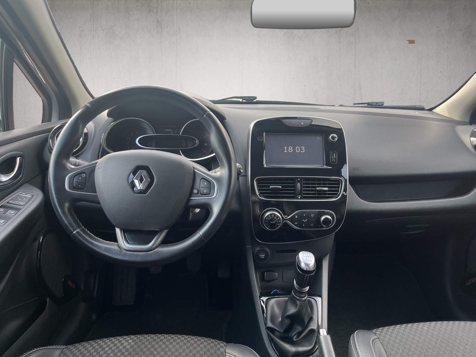 RENAULT Clio 1.2 TCe 120 90th Anniv. S/S-image-9