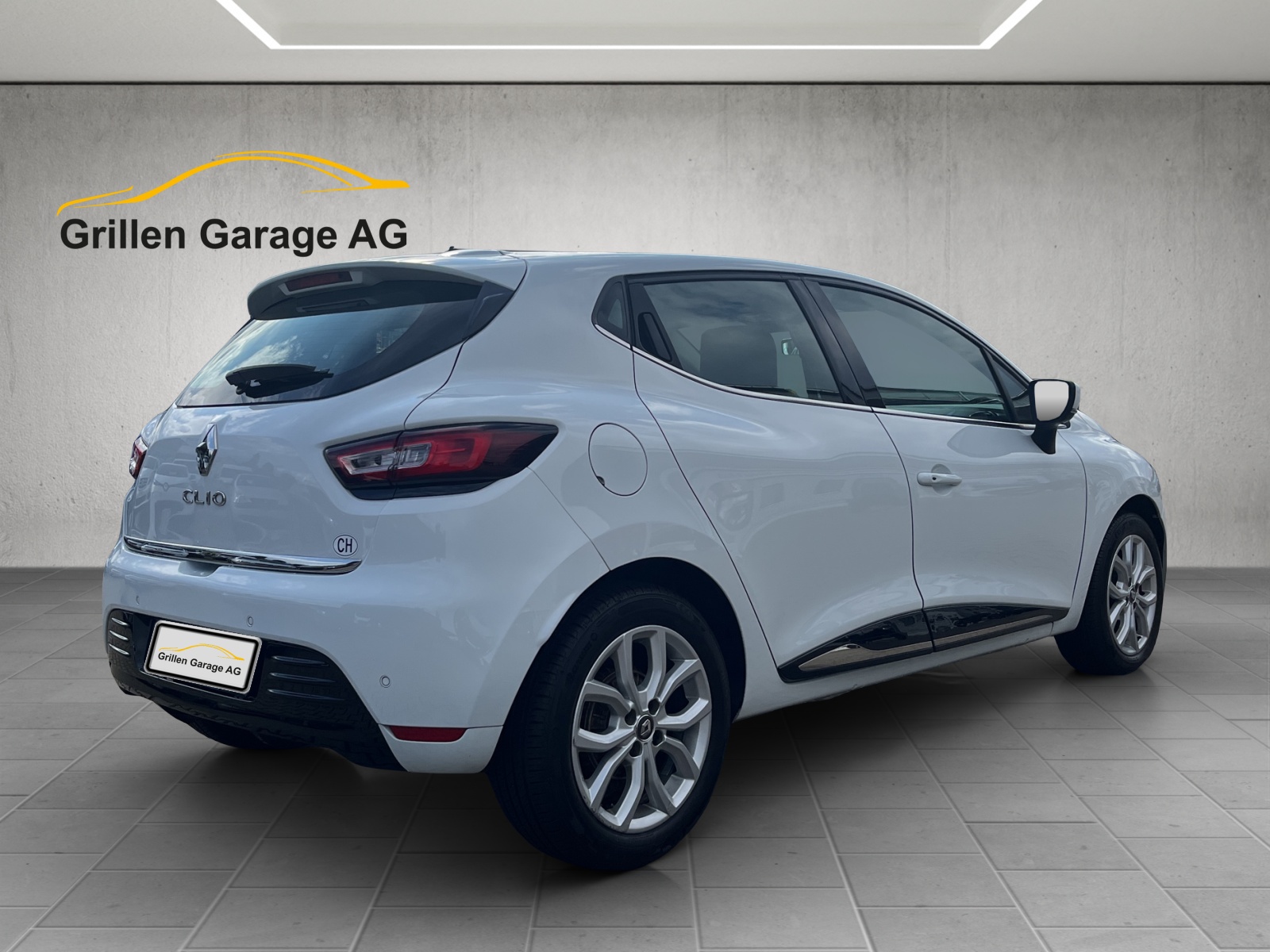 RENAULT Clio 1.2 TCe 120 90th Anniv. S/S-image-4