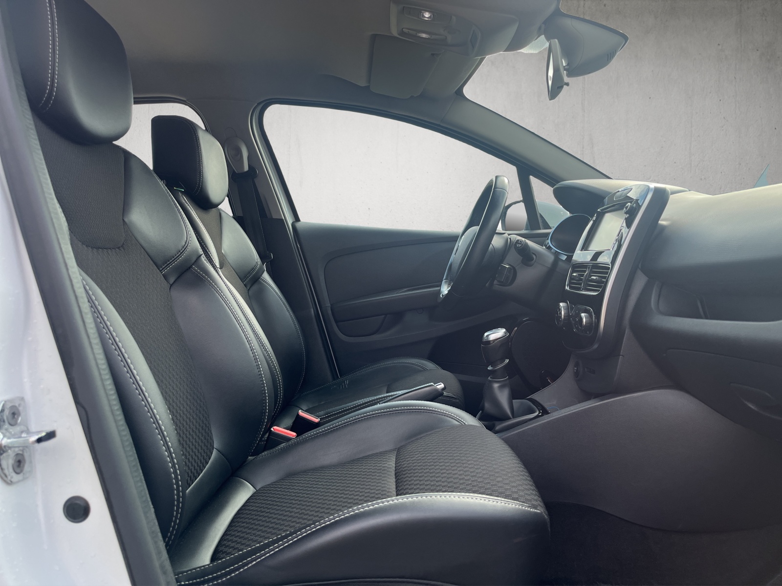 RENAULT Clio 1.2 TCe 120 90th Anniv. S/S-image-12