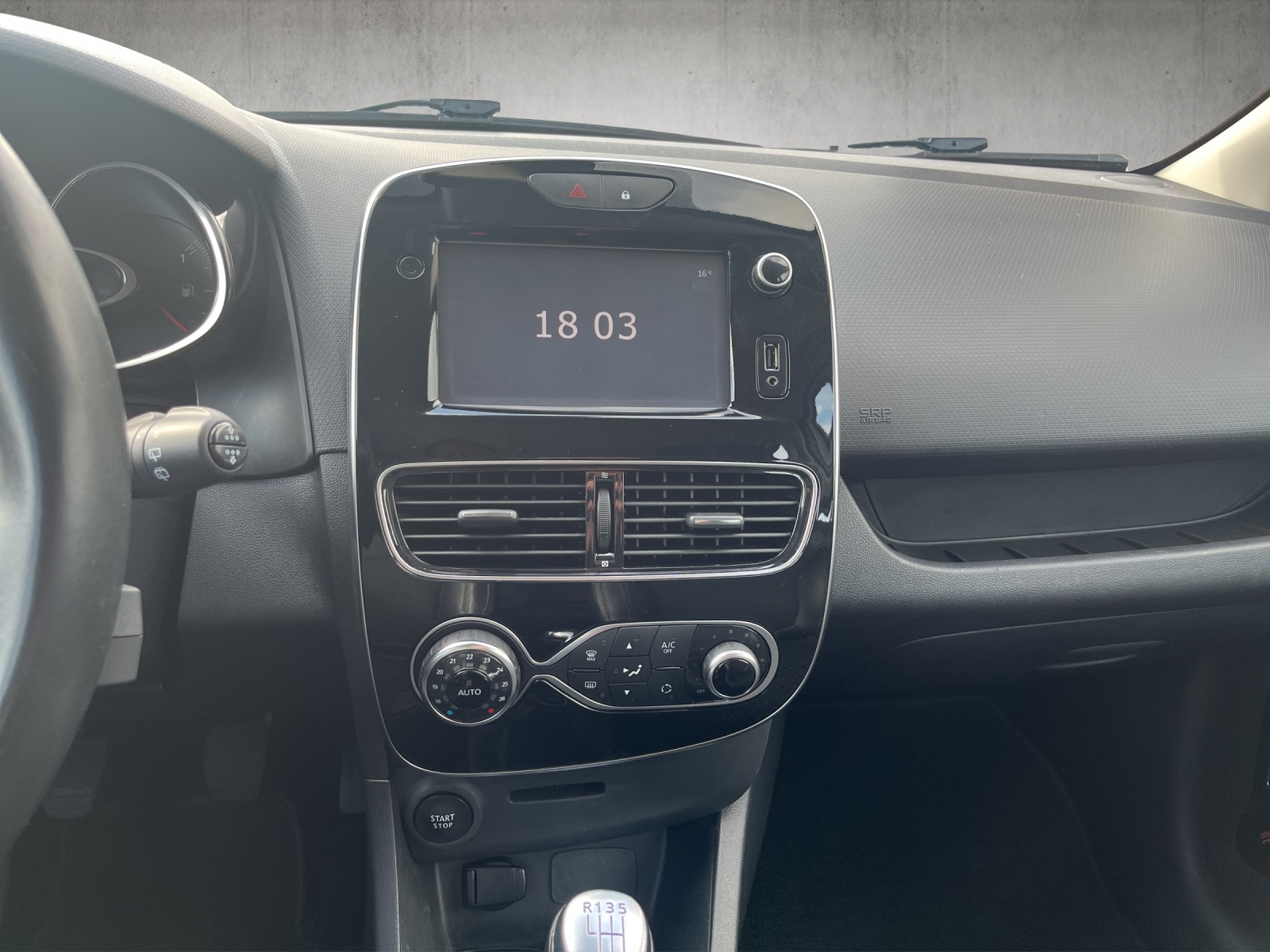 RENAULT Clio 1.2 TCe 120 90th Anniv. S/S-image-10
