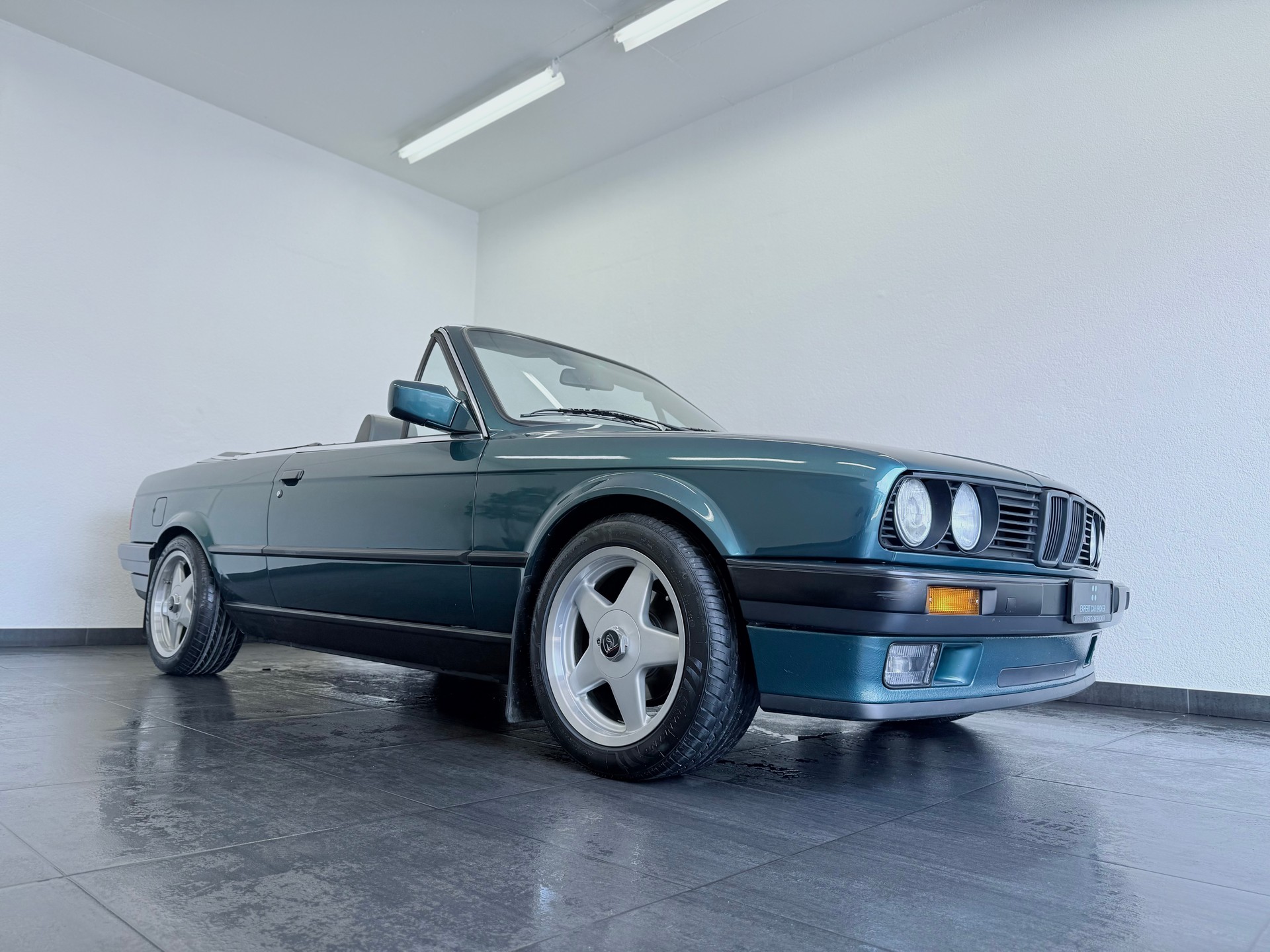 BMW 318i Cabrio ABS-showroom-element-1