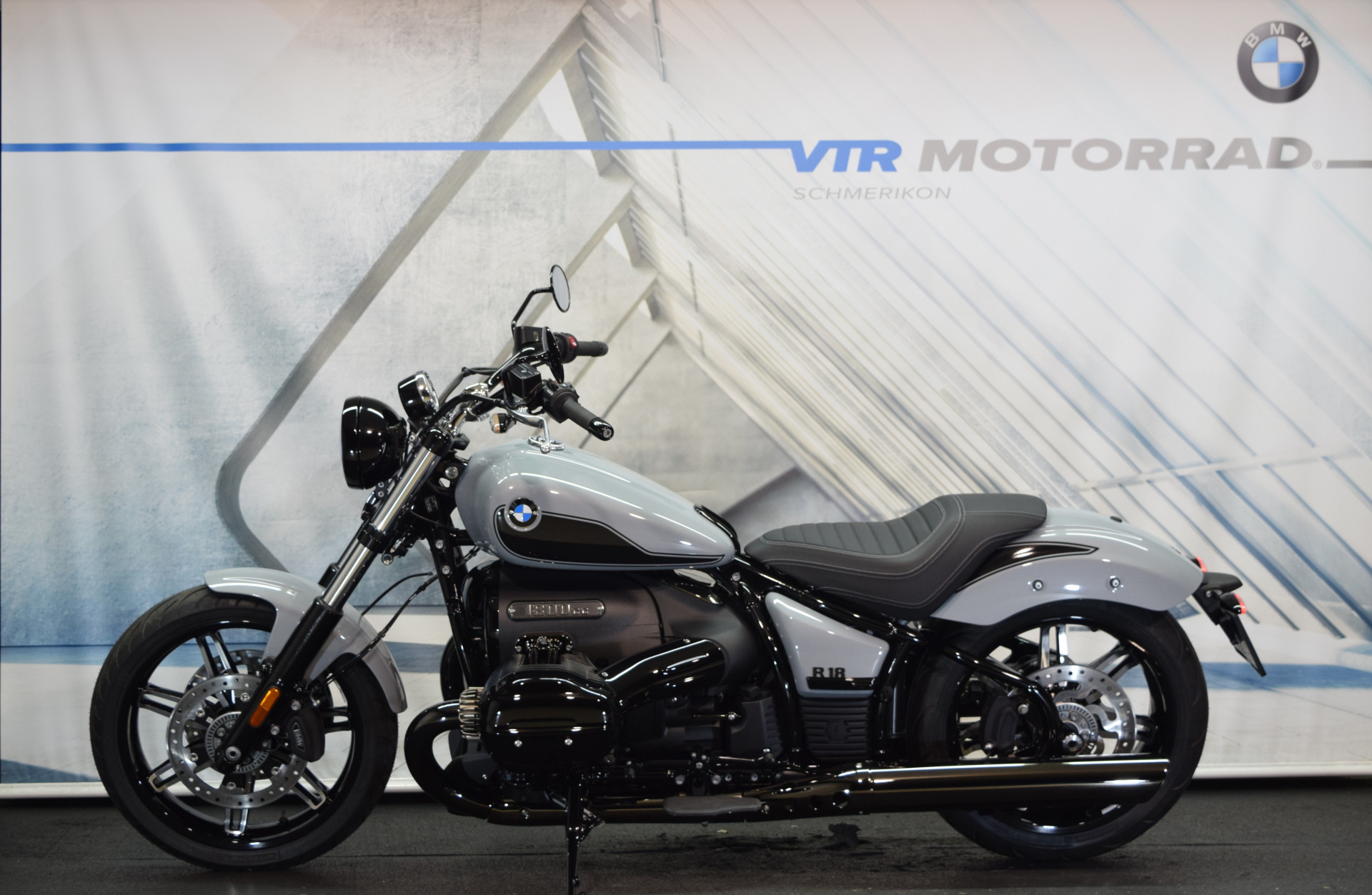 BMW R 18 Blacked Out-image-4