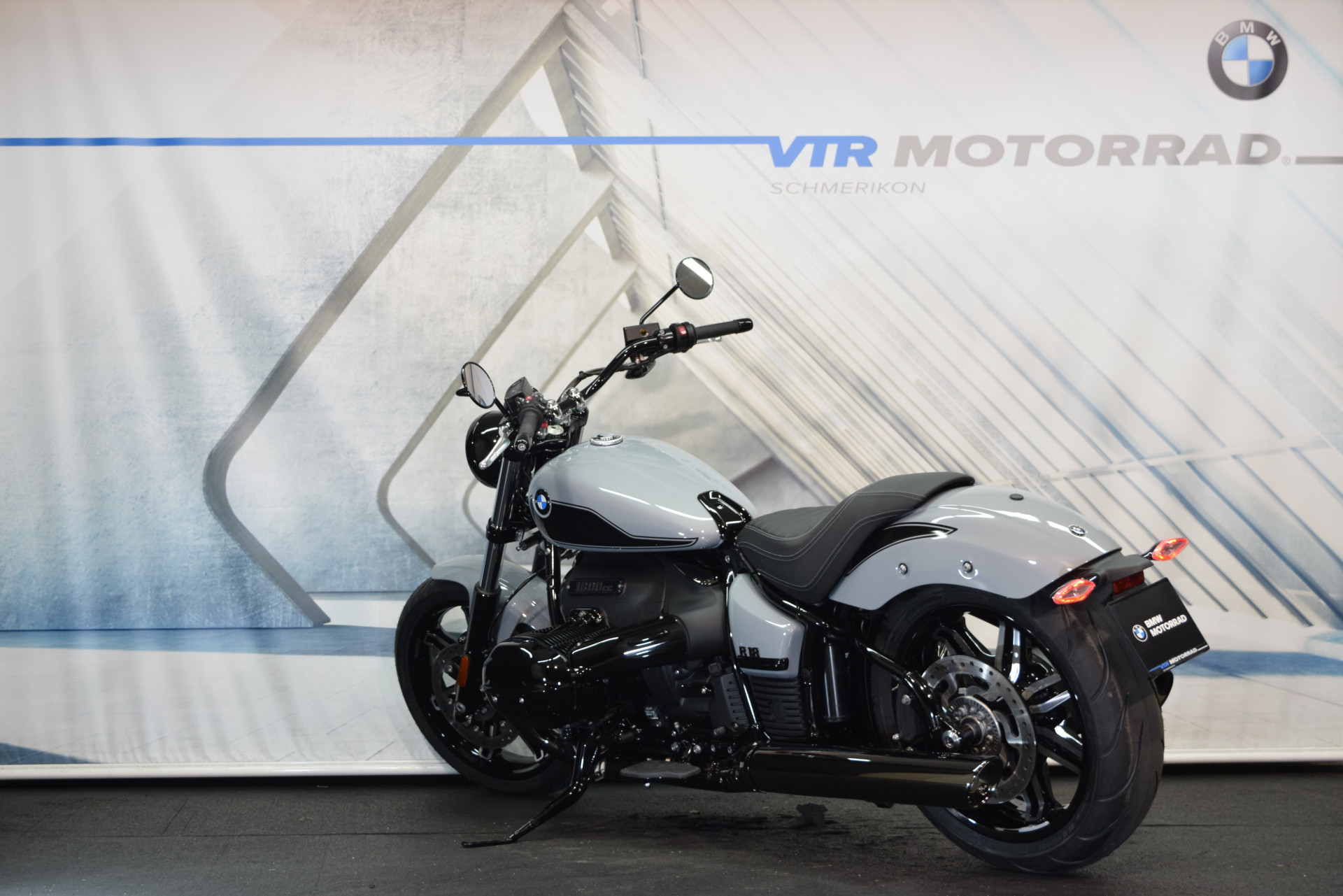 BMW R 18 Blacked Out-image-3