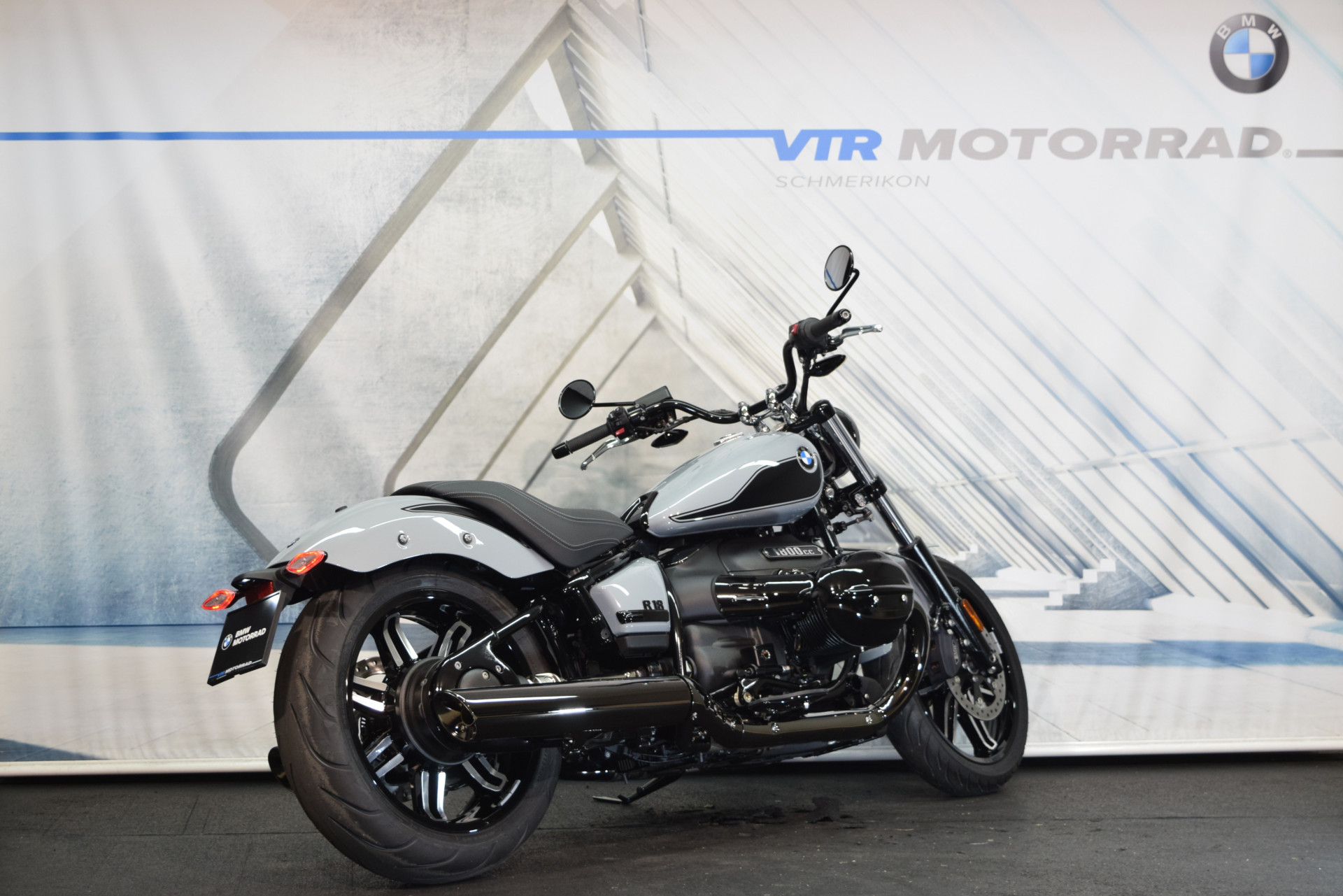 BMW R 18 Blacked Out-image-2