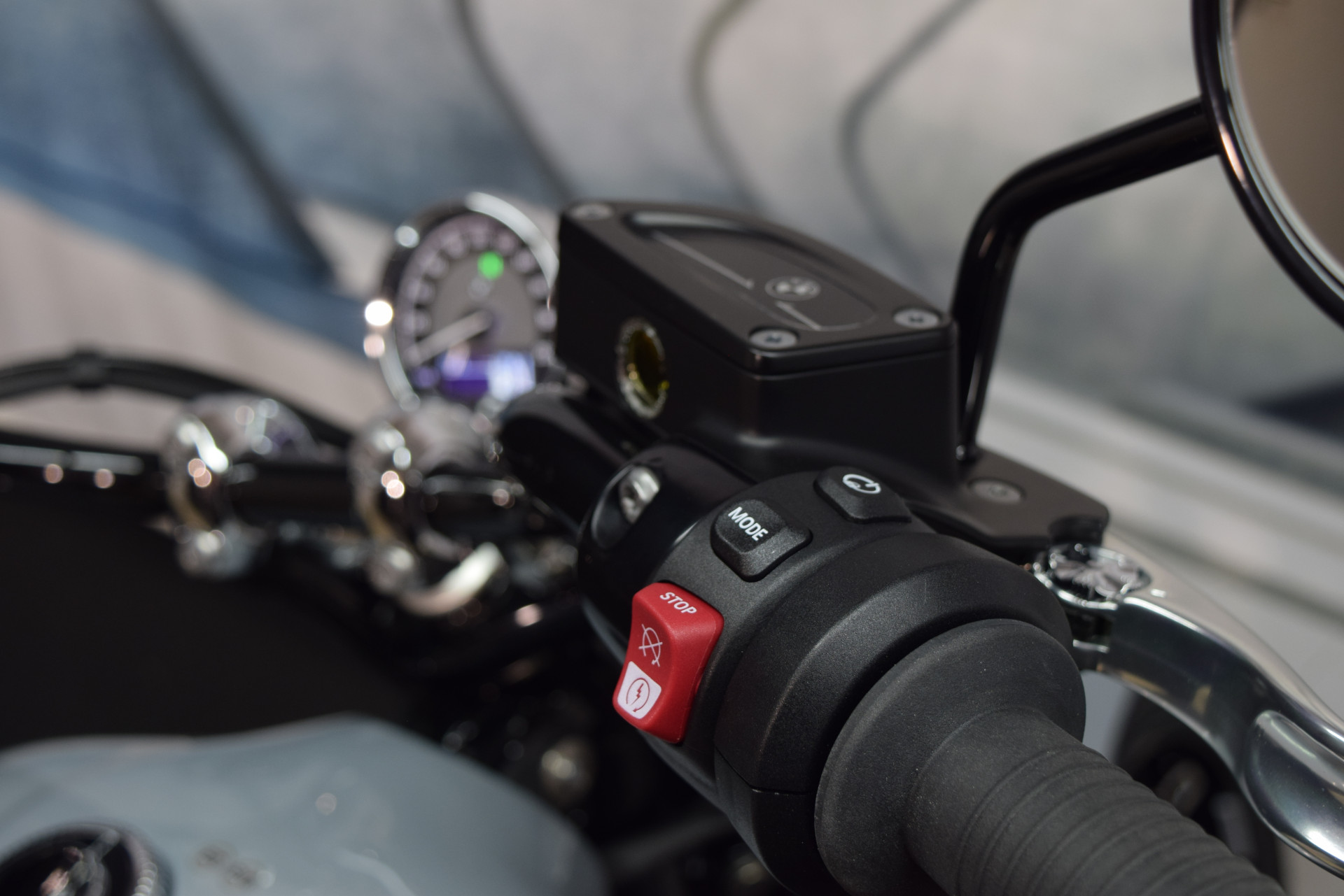 BMW R 18 Blacked Out-image-7