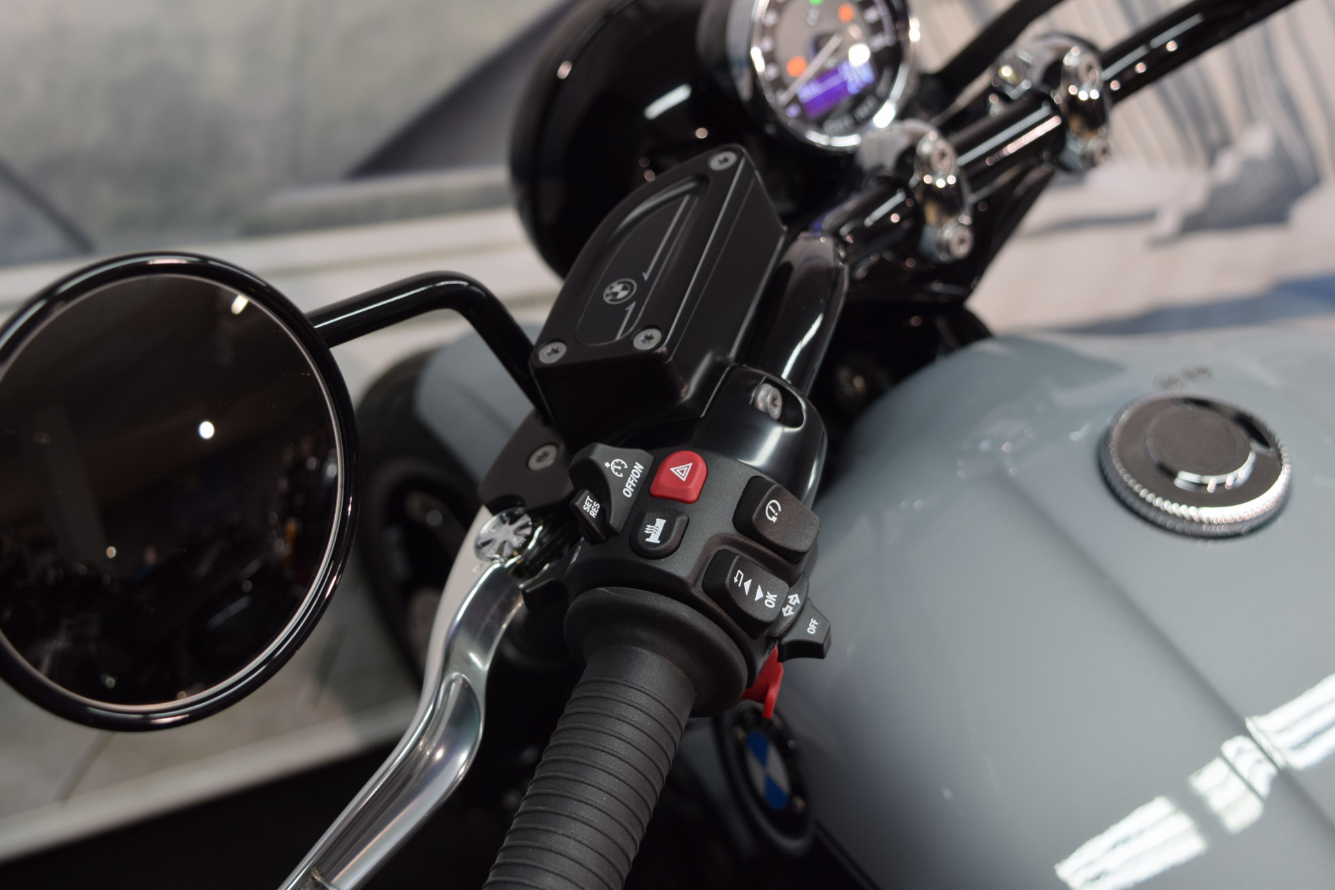 BMW R 18 Blacked Out-image-6