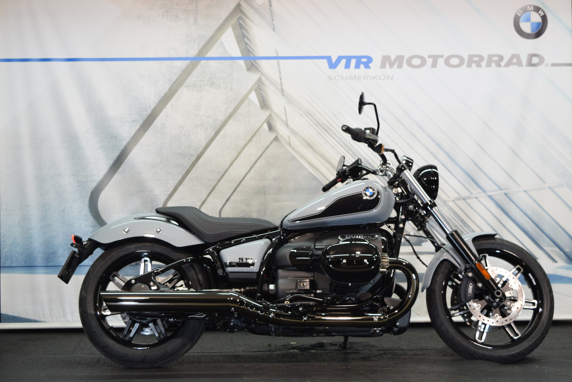 BMW R 18 Blacked Out-image-1