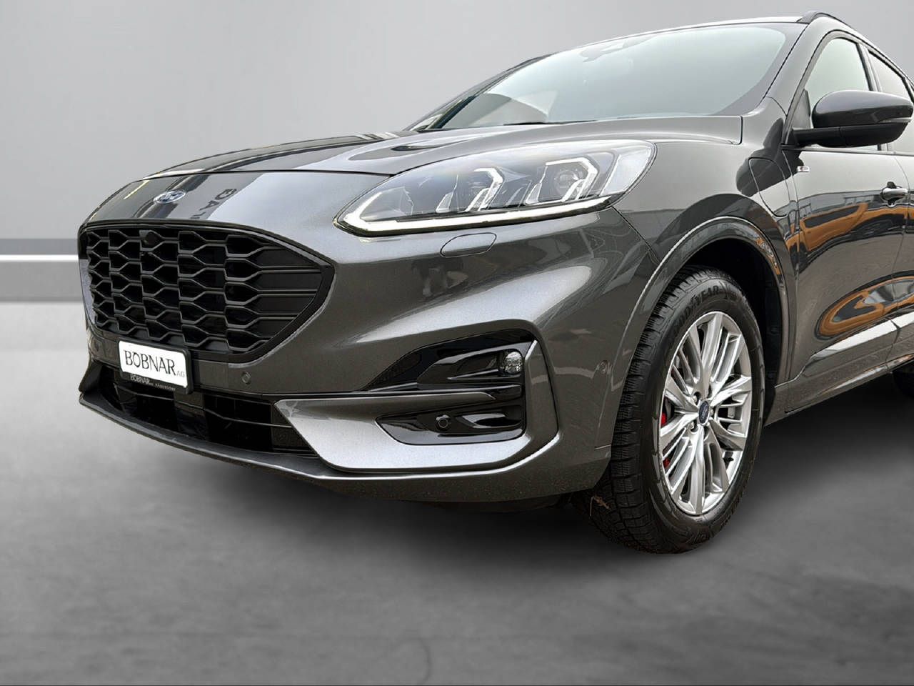 FORD Kuga 2.5 Plug-in Hybrid ST-Line X-showroom-element-1