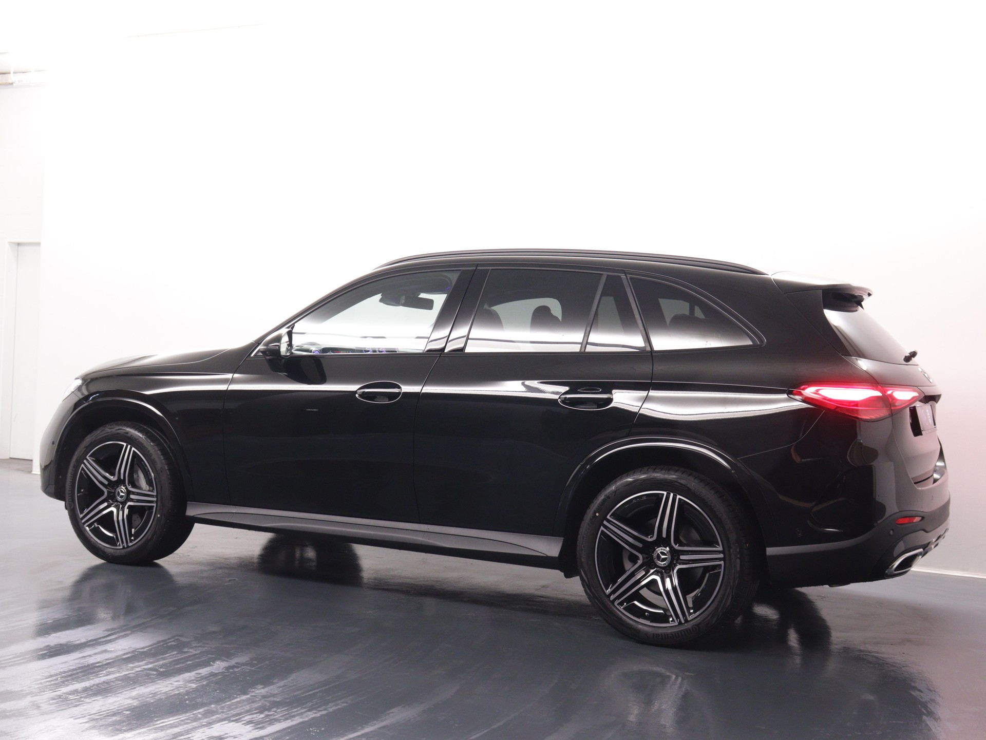 MERCEDES-BENZ GLC 200 AMG Line 4matic-showroom-element-3