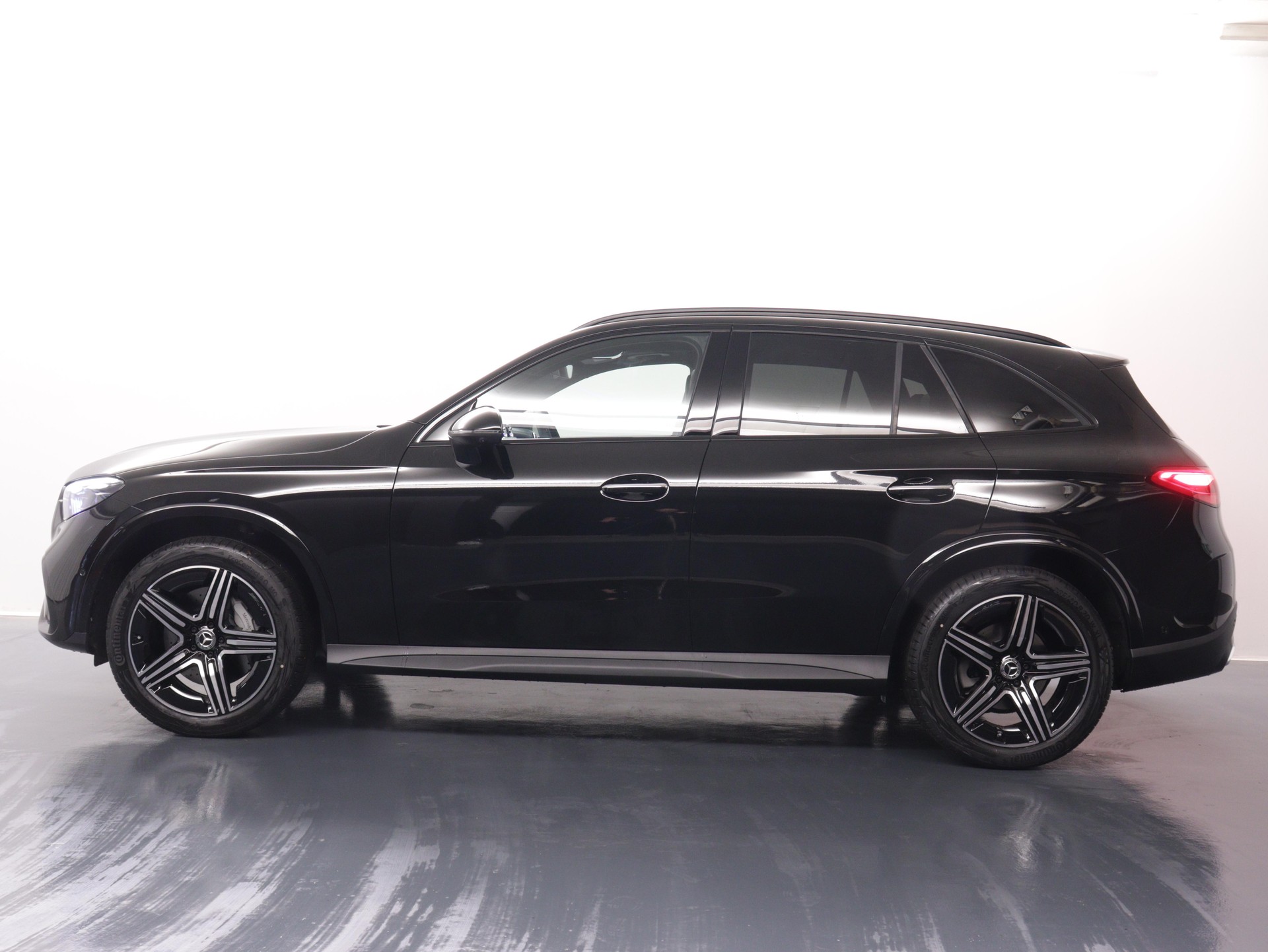 MERCEDES-BENZ GLC 200 AMG Line 4matic-showroom-element-2