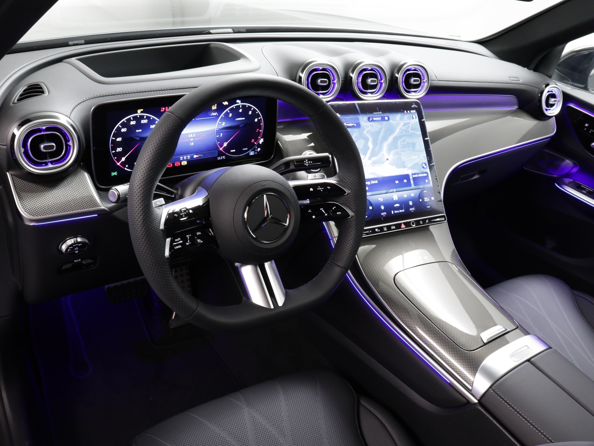 MERCEDES-BENZ GLC 200 AMG Line 4matic-image-8