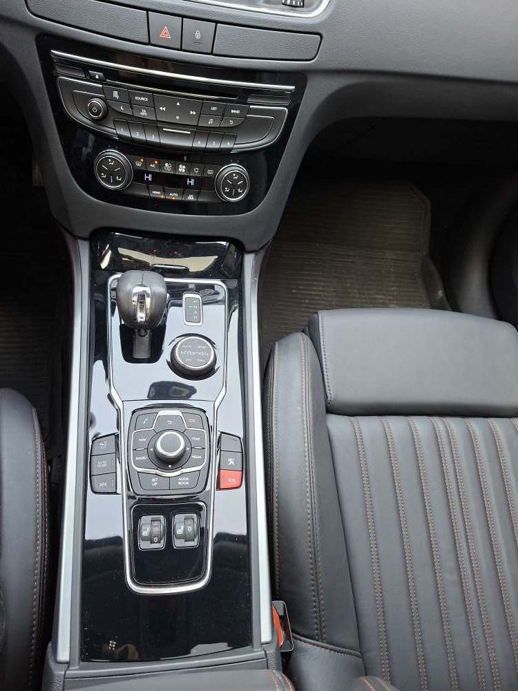 PEUGEOT 508 SW RXH 2.0 HDi HYbrid4-image-17