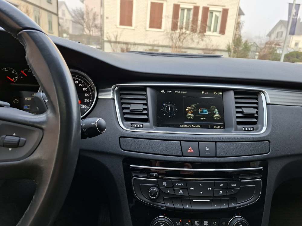 PEUGEOT 508 SW RXH 2.0 HDi HYbrid4-image-13