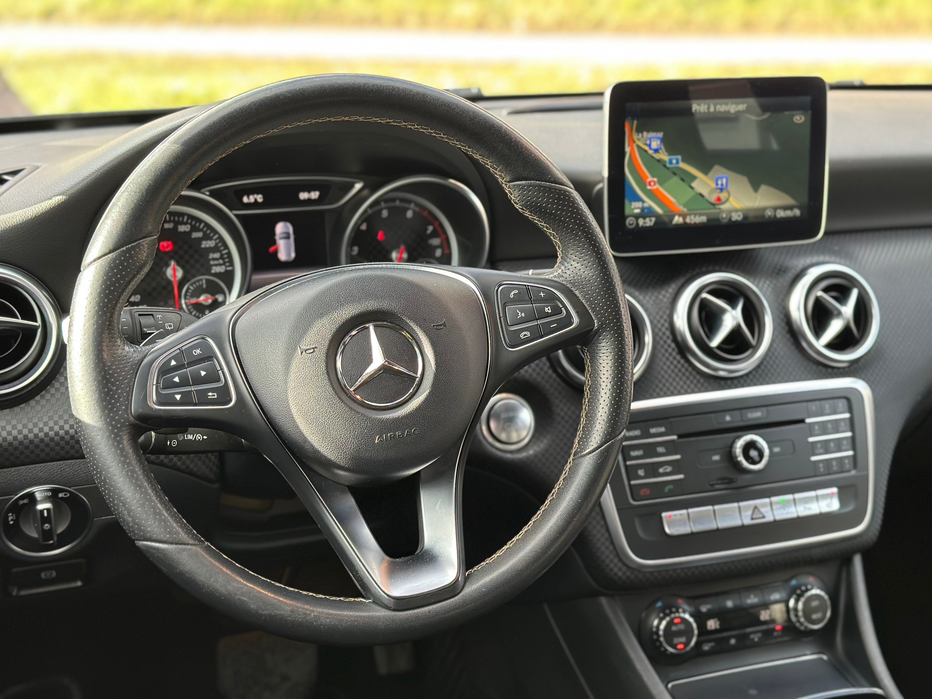 MERCEDES-BENZ A 180 Night Star 7G-DCT-image-11