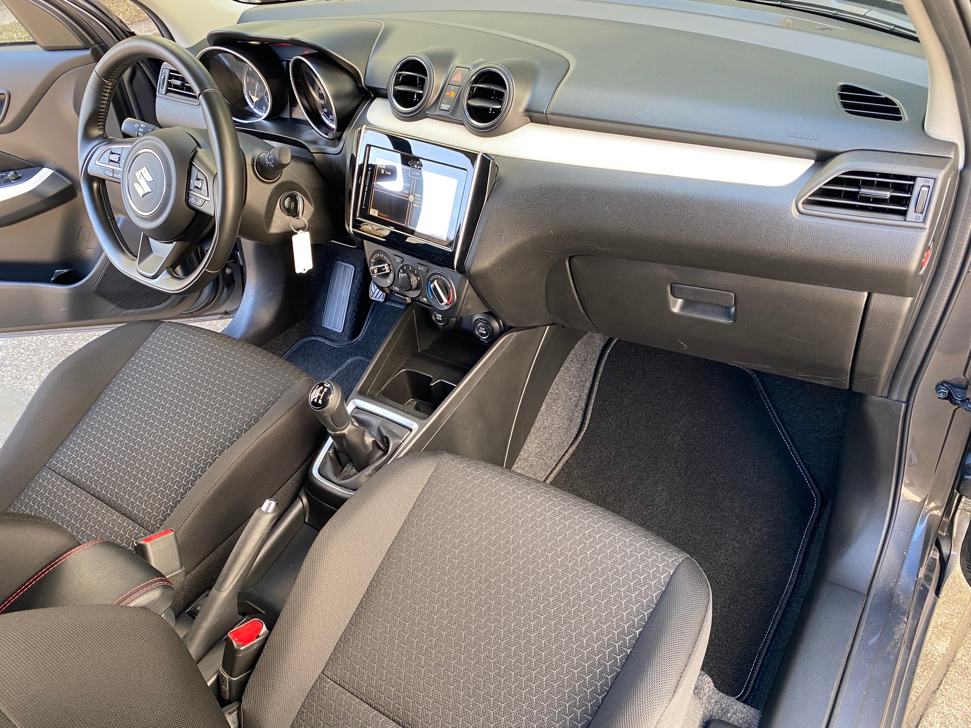 SUZUKI Swift 1.2 Compact + 4x4 Hybrid-image-21