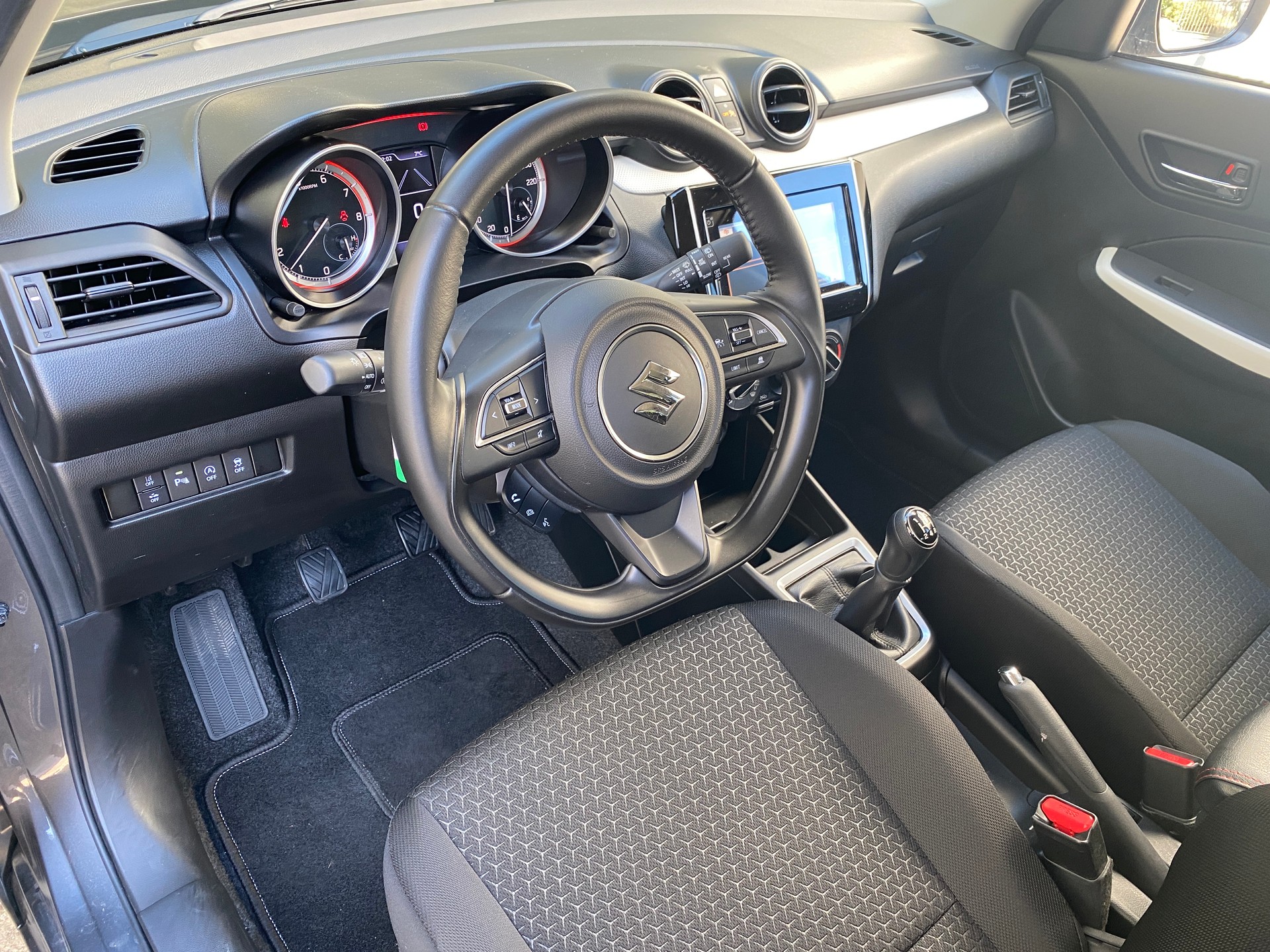 SUZUKI Swift 1.2 Compact + 4x4 Hybrid-image-19