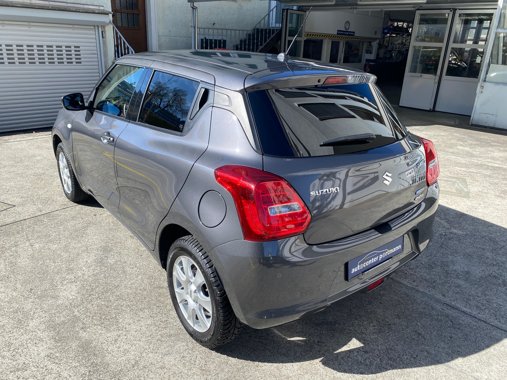 SUZUKI Swift 1.2 Compact + 4x4 Hybrid-image-11