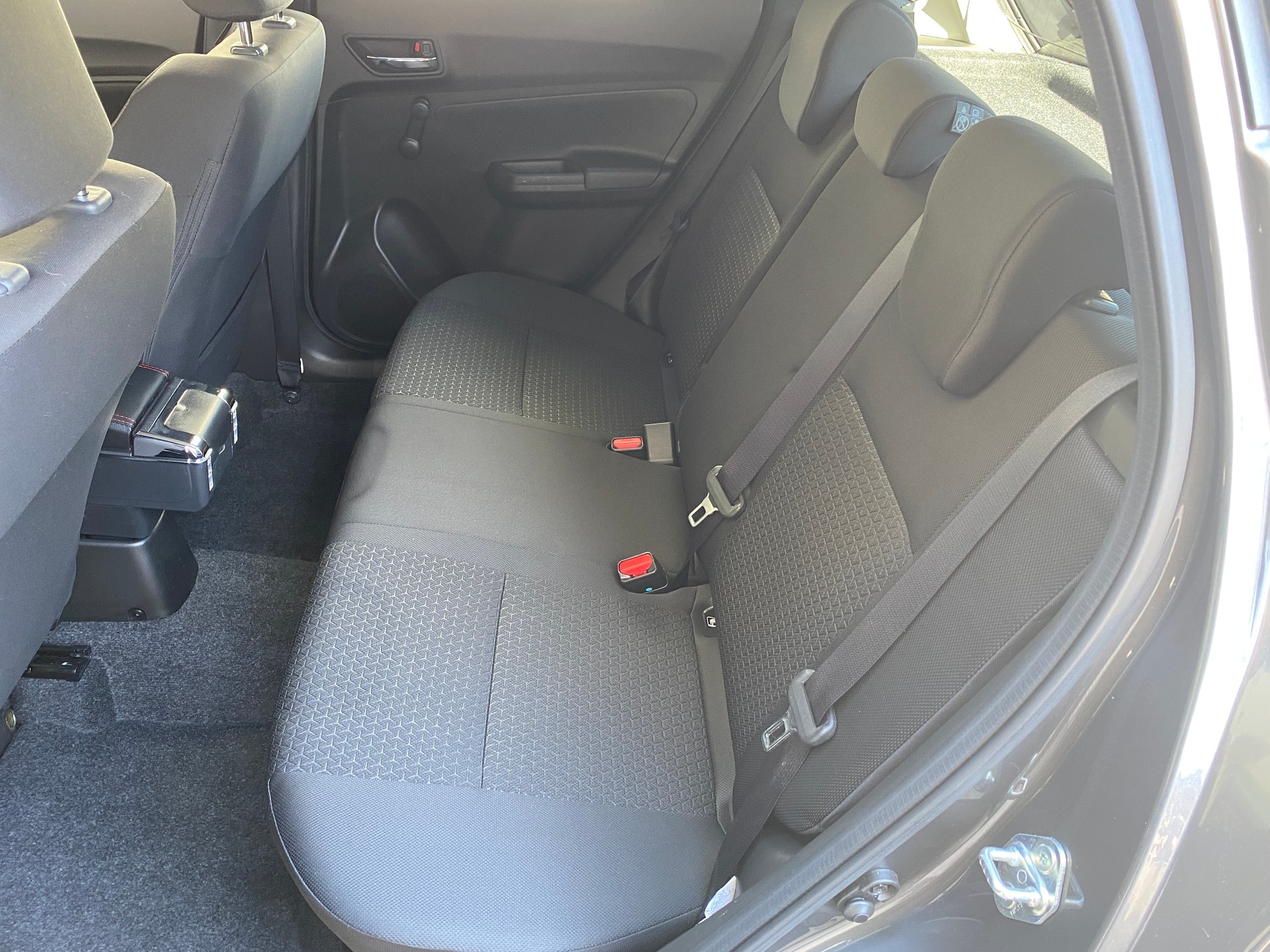 SUZUKI Swift 1.2 Compact + 4x4 Hybrid-image-24