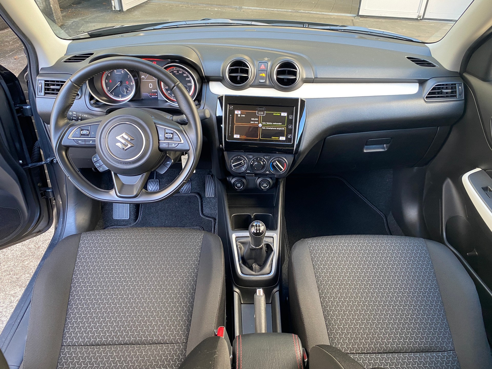 SUZUKI Swift 1.2 Compact + 4x4 Hybrid-image-14
