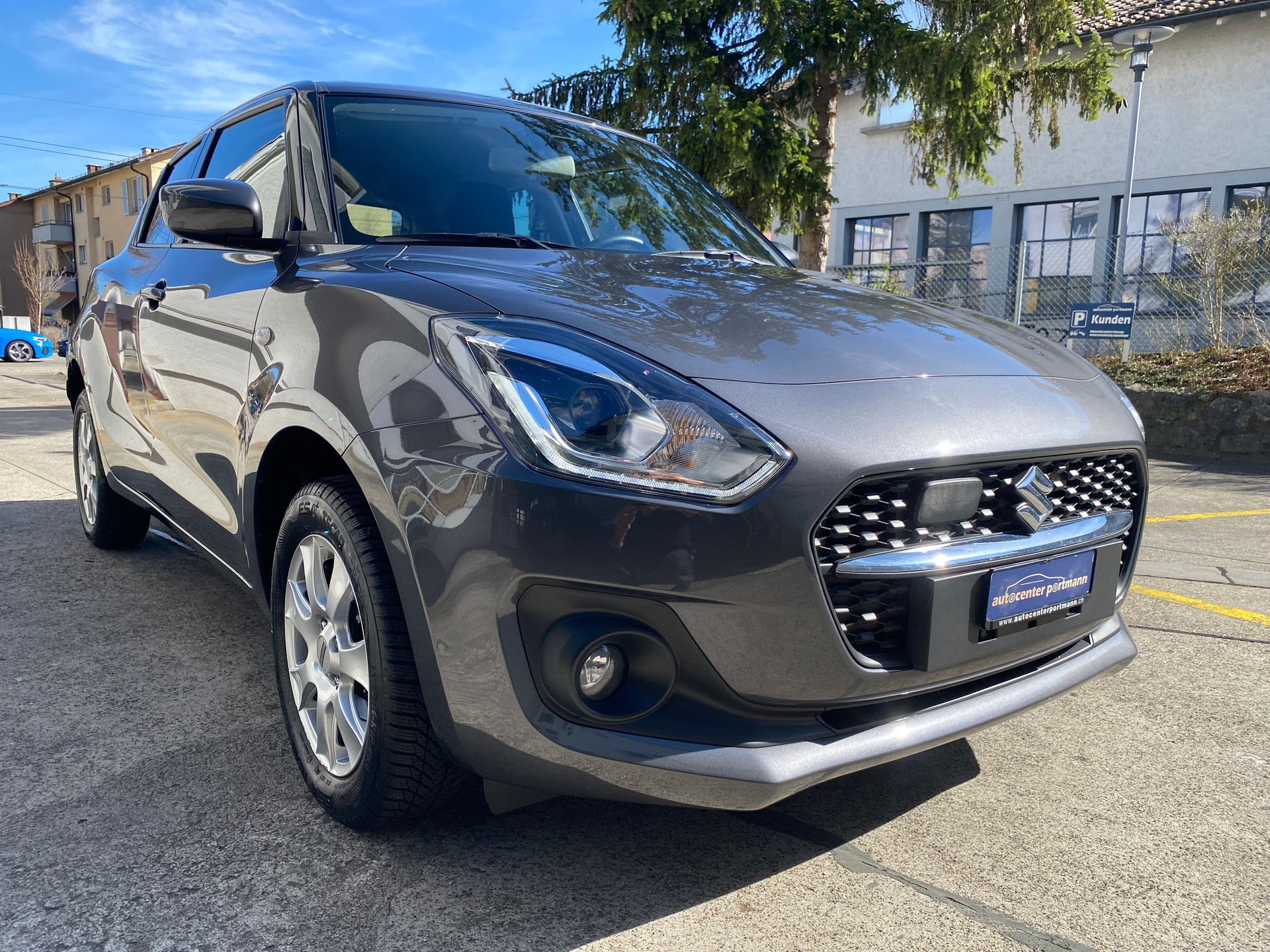 SUZUKI Swift 1.2 Compact + 4x4 Hybrid-showroom-element-1
