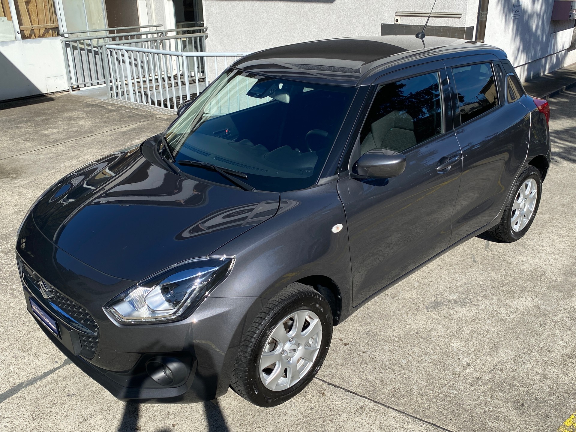 SUZUKI Swift 1.2 Compact + 4x4 Hybrid-image-4