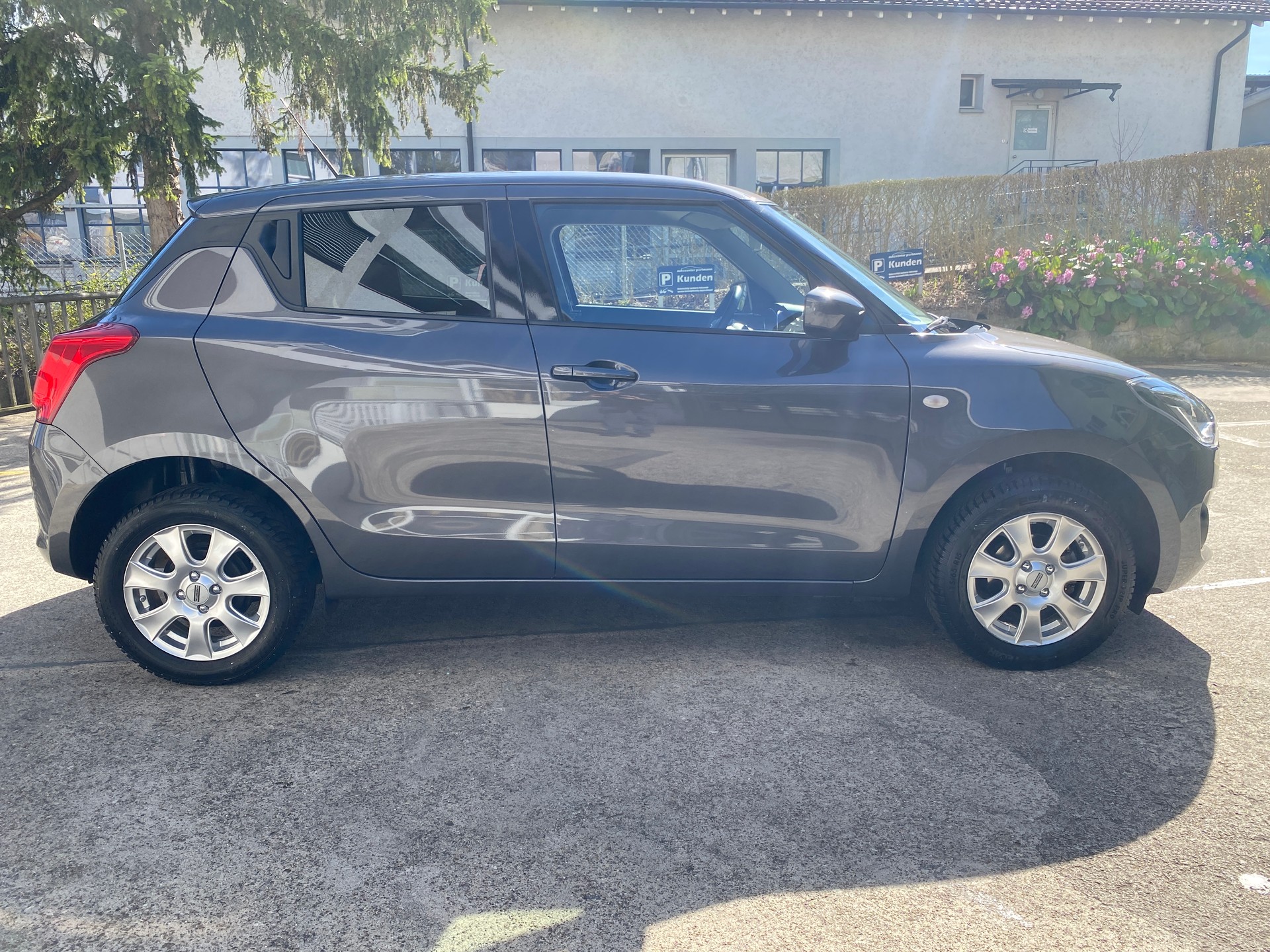 SUZUKI Swift 1.2 Compact + 4x4 Hybrid-image-9