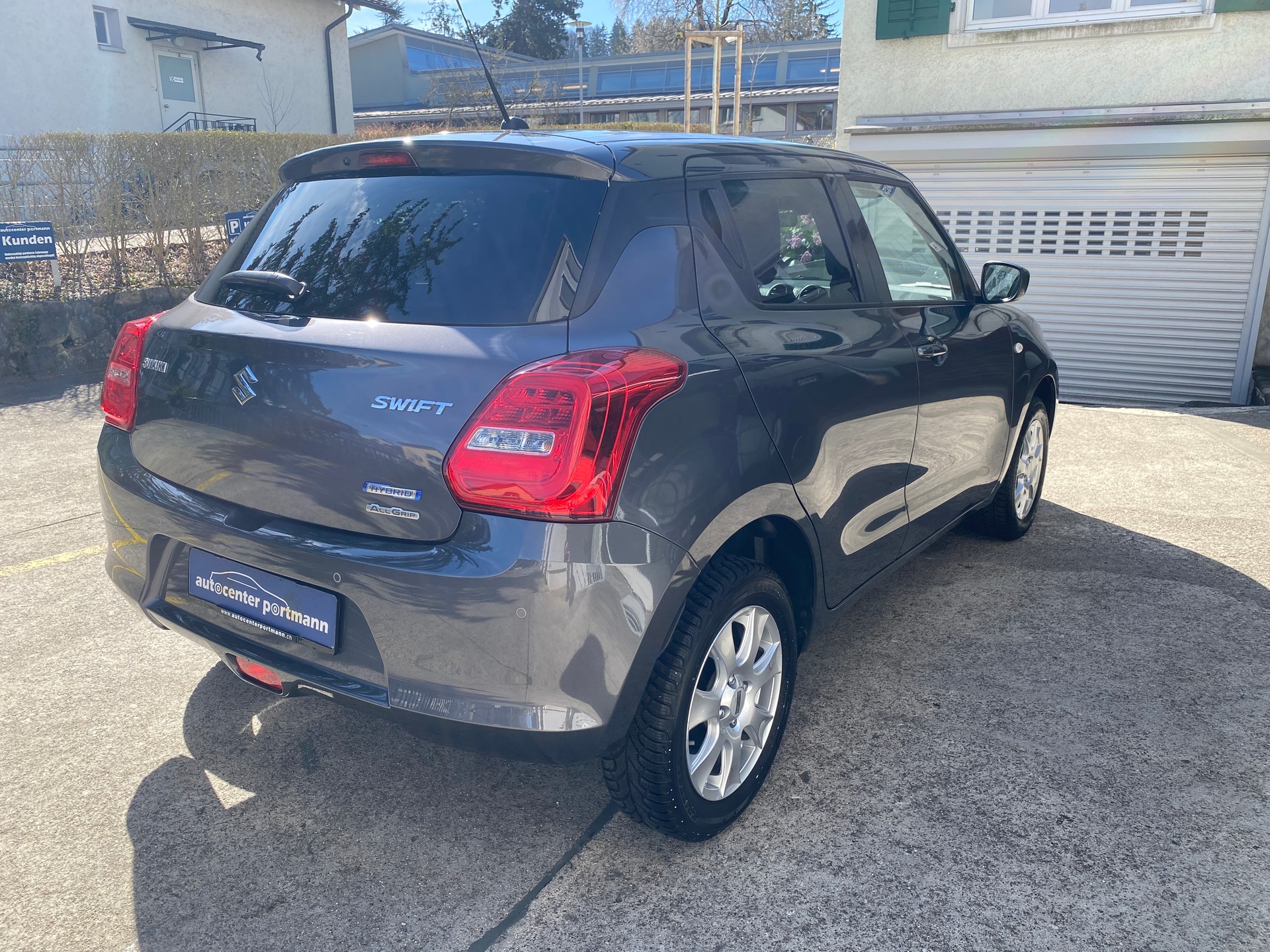 SUZUKI Swift 1.2 Compact + 4x4 Hybrid-image-10
